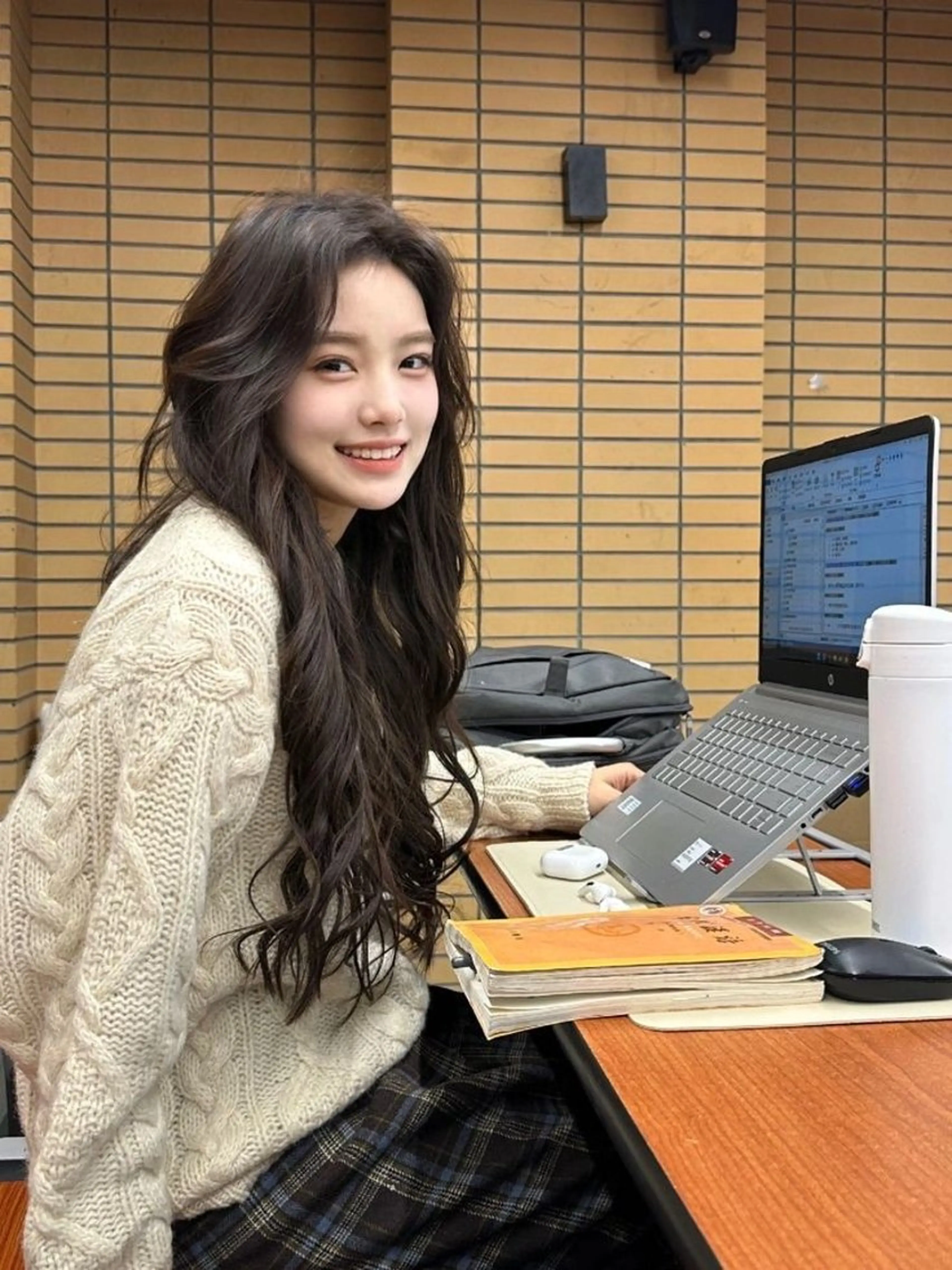 セミロング カラー ベージュカラー カット ヘアカラー トリートメント サロウィン　神戸三宮店所属・三宮No.1ブリーチ 無しカラー/杉山太貴のヘアスタイル