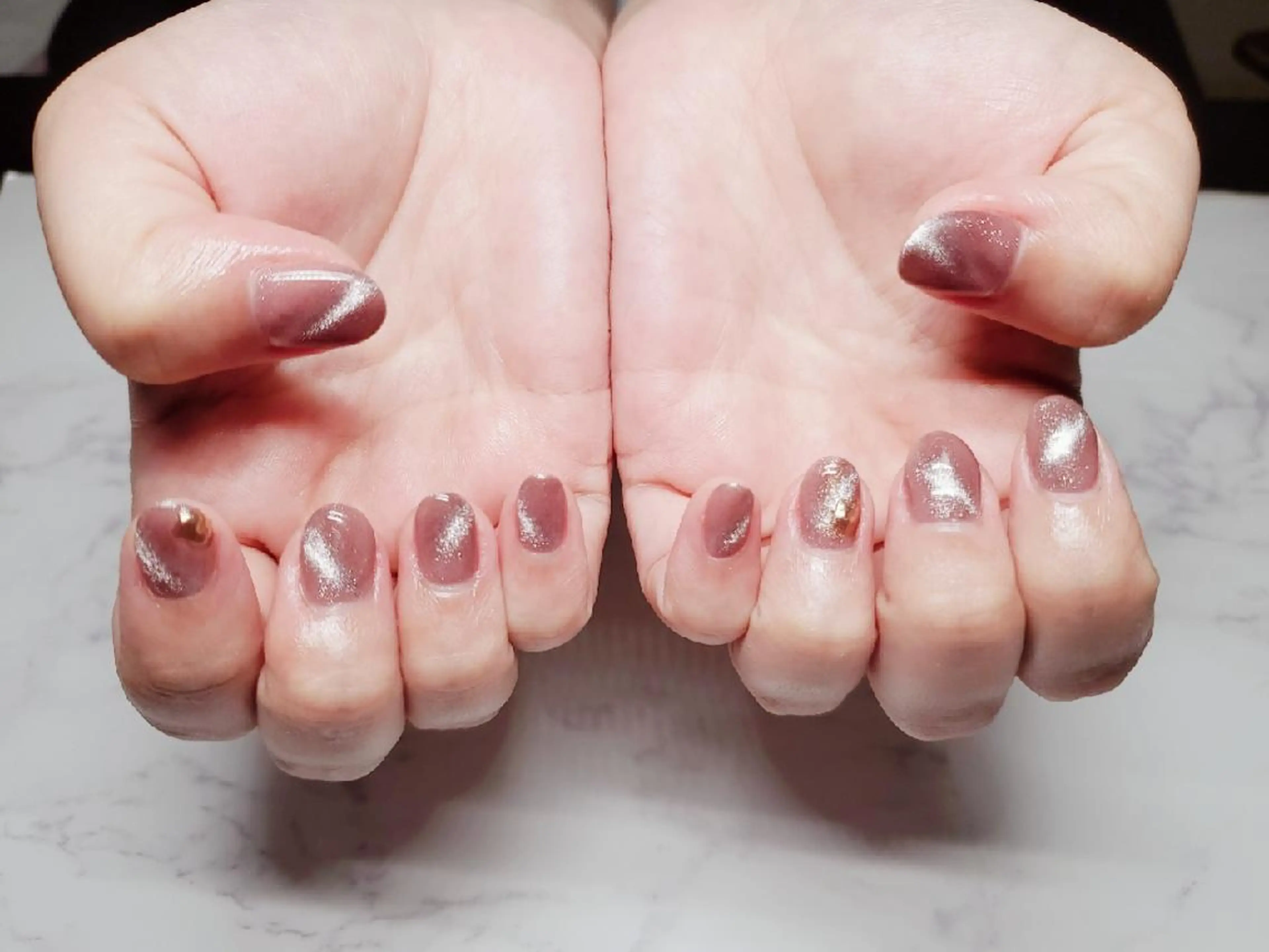 ネイル アートネイル ジェルネイル マグネットネイル ミラーネイル ニュアンスネイル ハンドネイル ハンドケア 佐藤 結衣のネイルデザイン