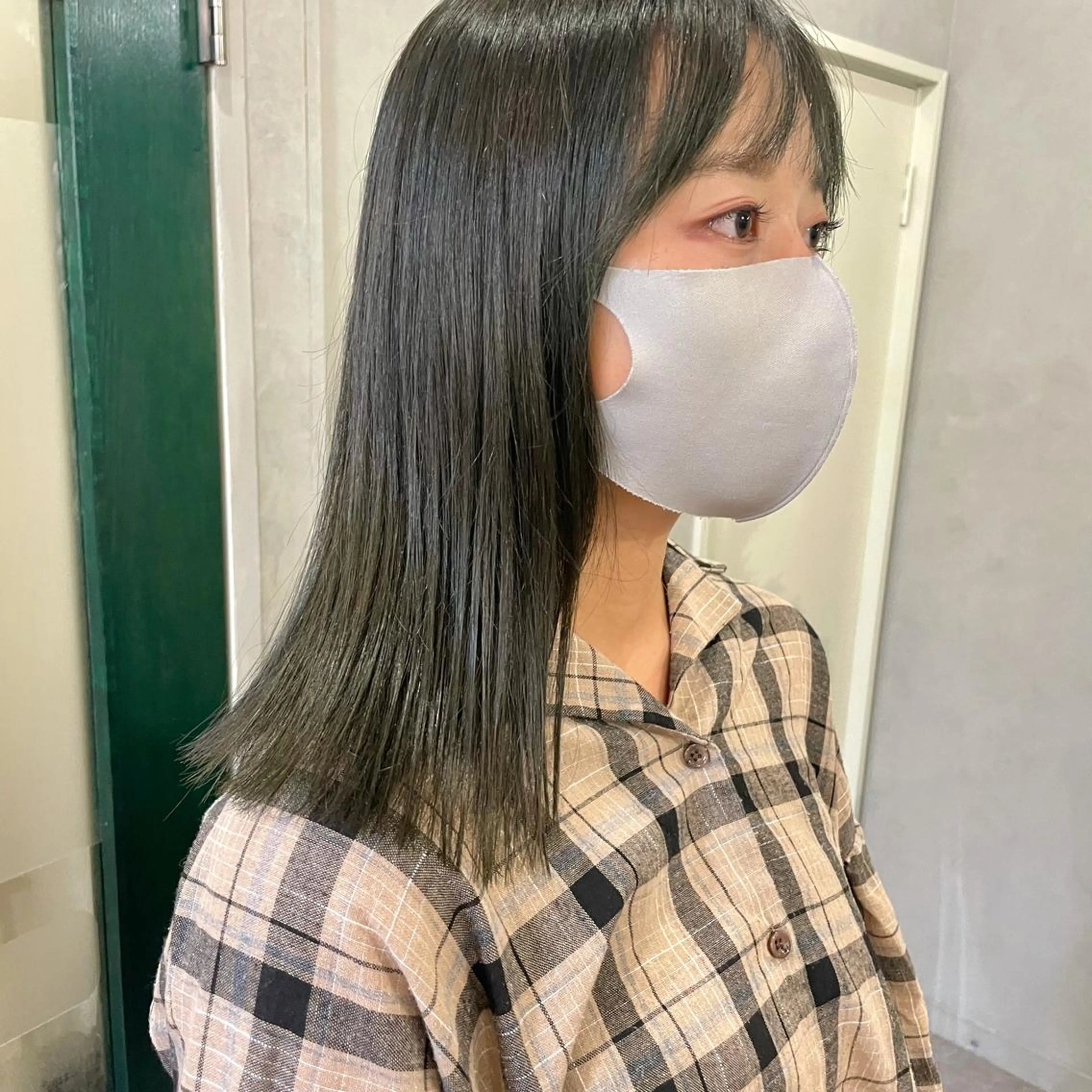 ミディアム カラー ベージュカラー オリーブベージュ カット ヘアカラー Anytime所属・はるか 💐 お悩み改善美容師のヘアスタイル