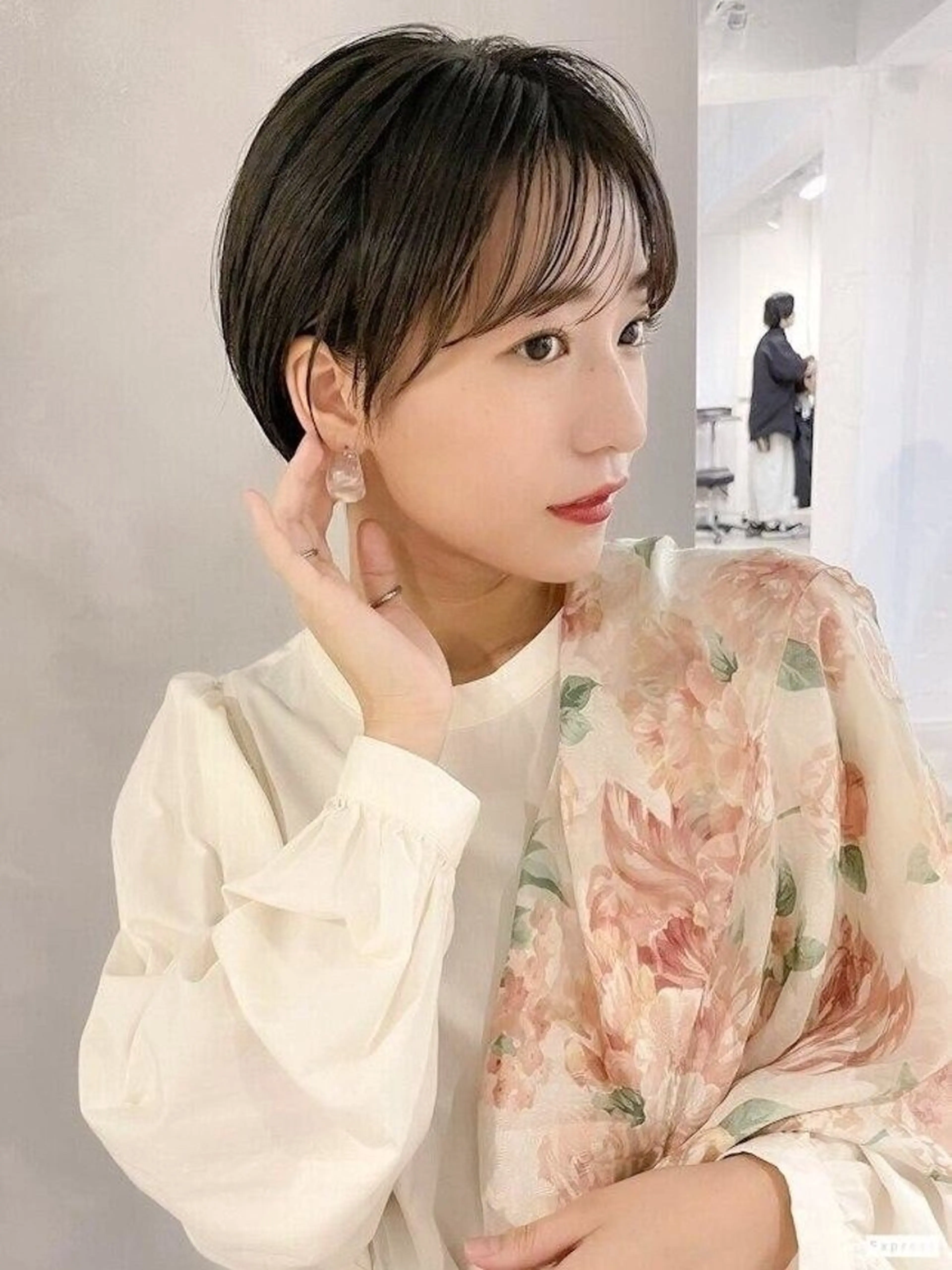 ショート カラー 顔周りカット ショートヘア カット ヘアカラー トリートメント haruna🪽シ ョート/透明感カラーのヘアスタイル