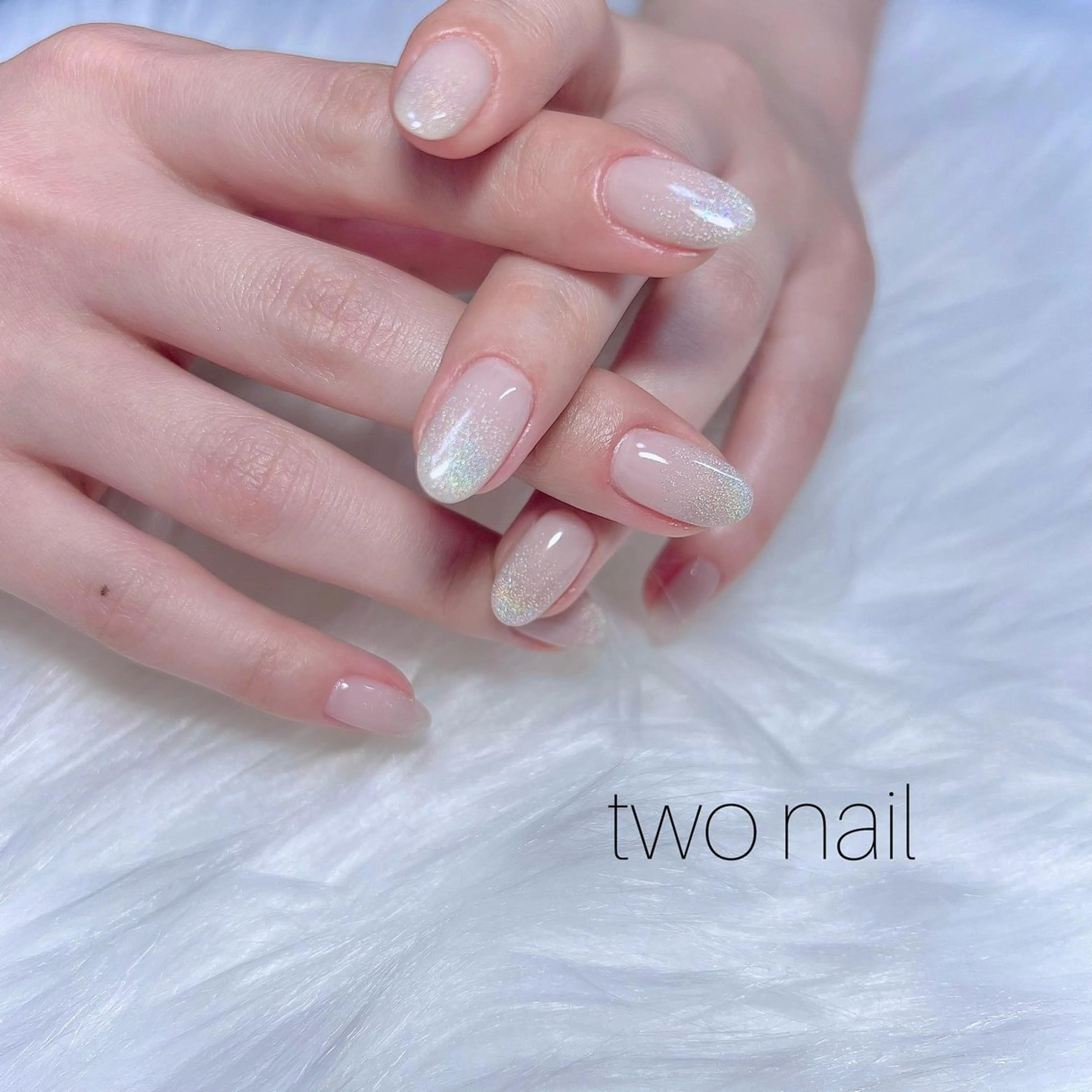 ネイル キラキラネイル マグネットネイル ネイルチップ ホワイト ハンドネイル two nailのネイルデザイン