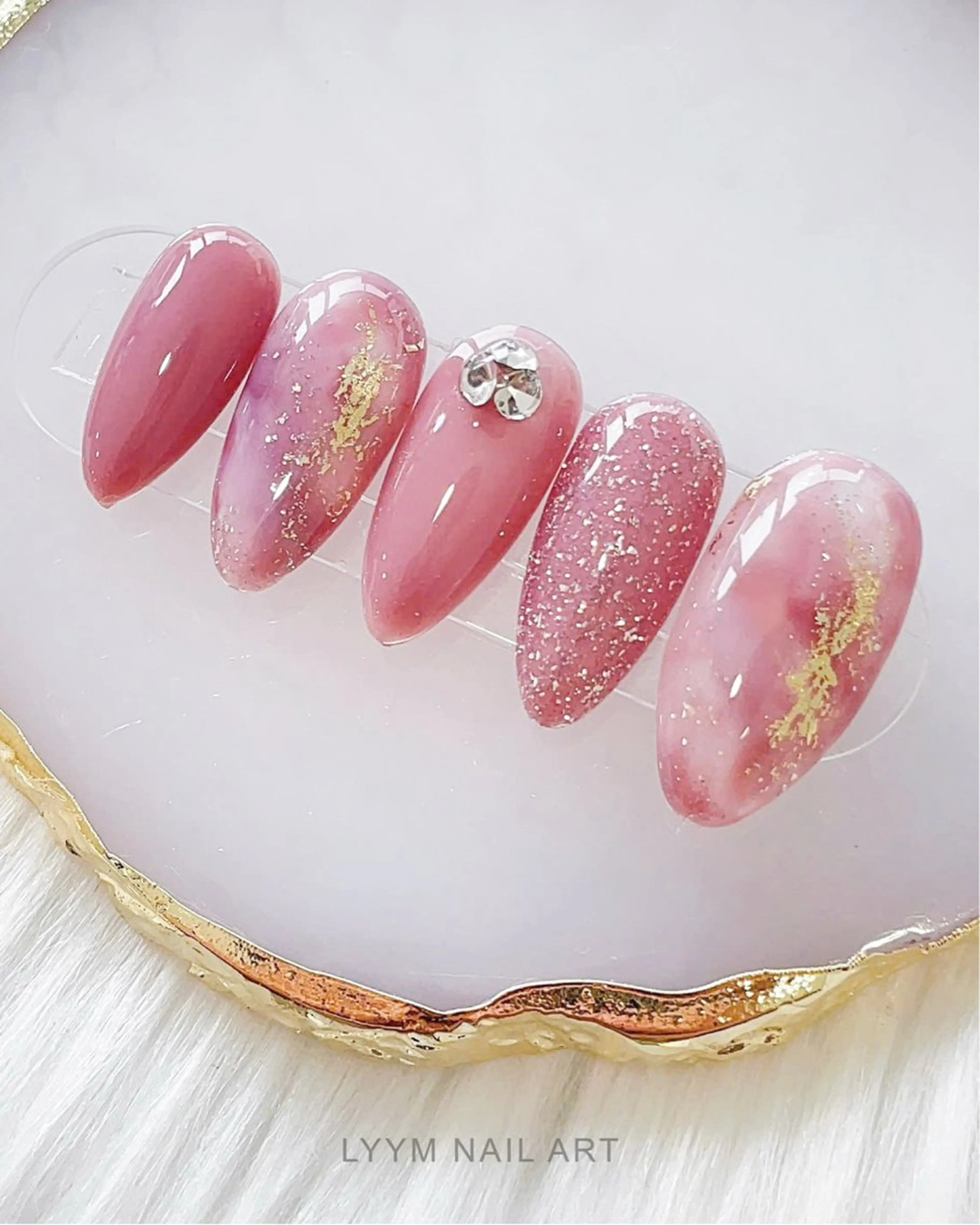 ネイル ラメ(グリッター) ピンク 春ネイル 夏ネイル ハンドネイル LYYM Nail Salonのネイルデザイン