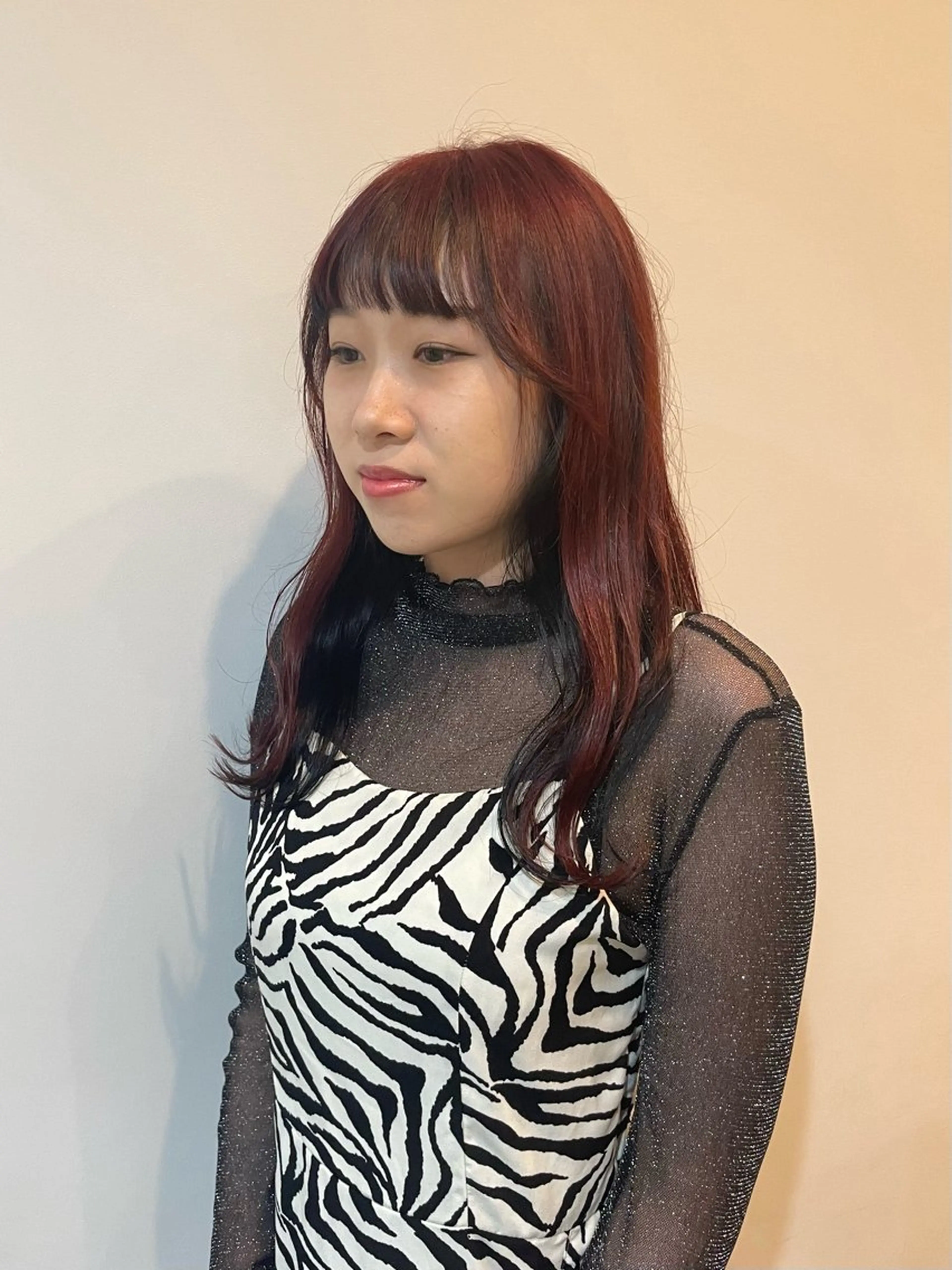 ロング カラー ブリーチ レッドカラー カット ヘアカラー トリートメント 真弓 理沙のヘアスタイル