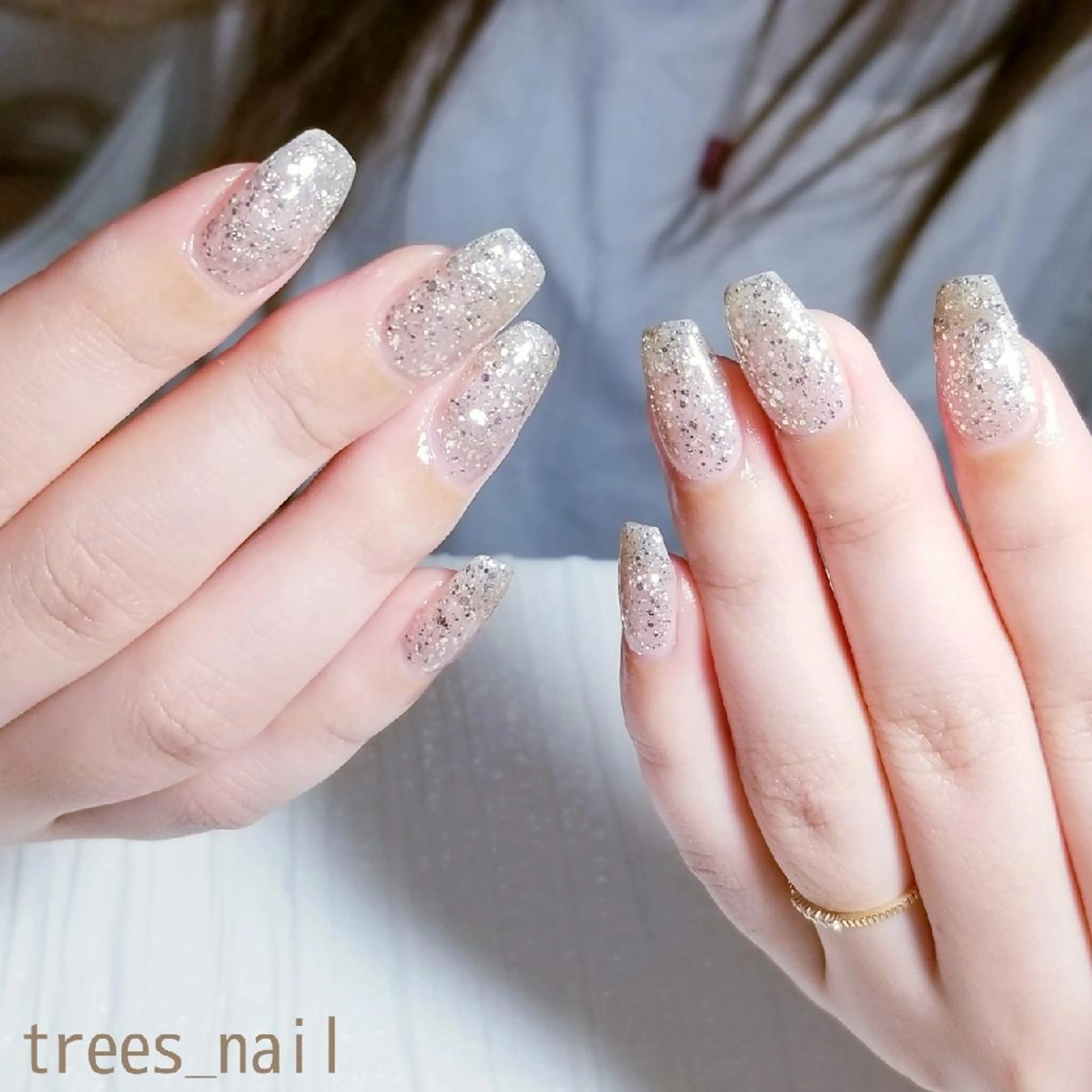 ネイル ラメ(グリッター) ワンカラーネイル シルバー シンプルネイル trees_ nailのネイルデザイン