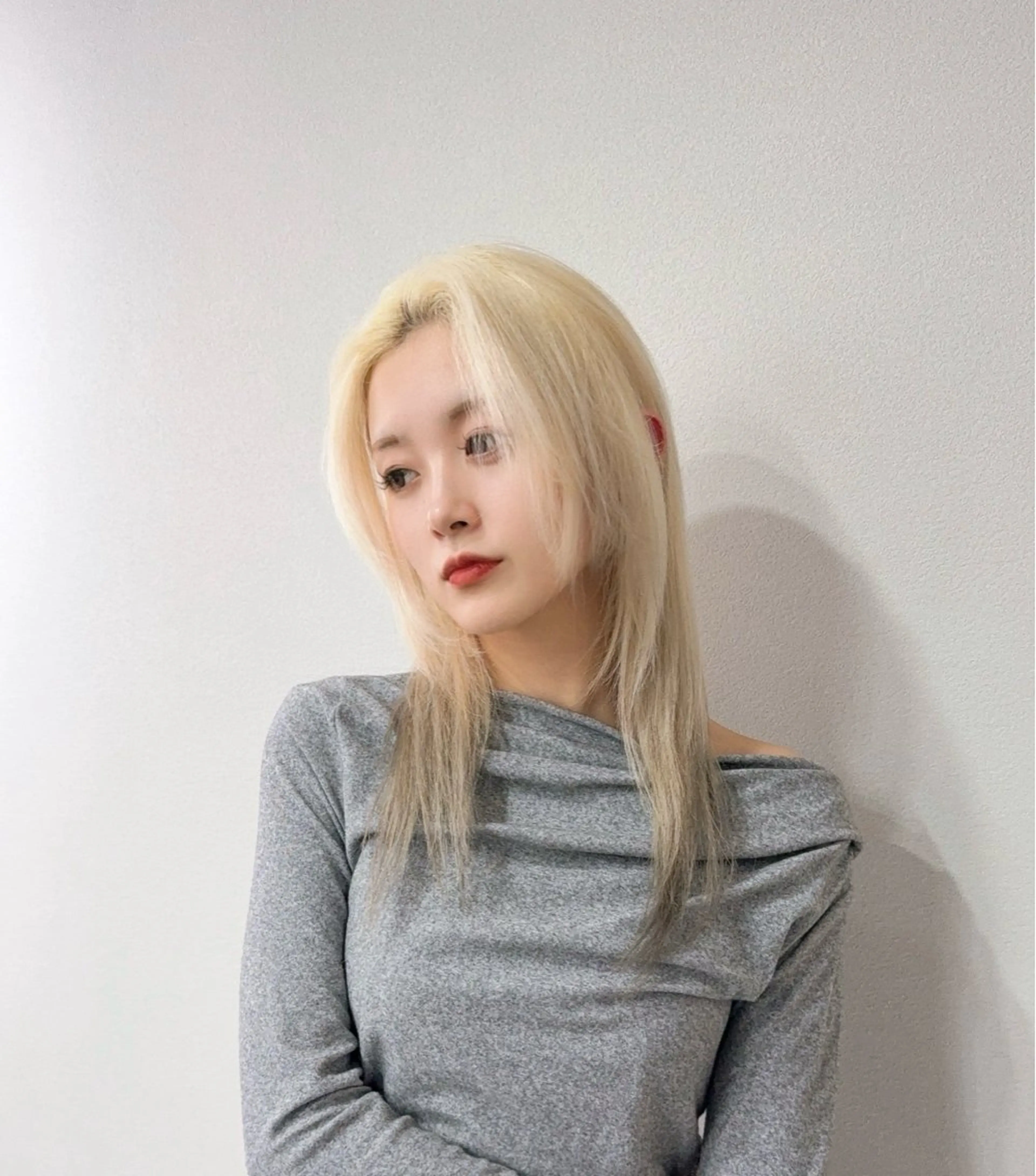 ロング カラー ヘアアレンジ ベージュカラー ブリーチ ブロンド デザインカラー ミルクティーベージュ ヘアカラー ハイトーン特化/ 複雑履歴修正/拓真のヘアスタイル