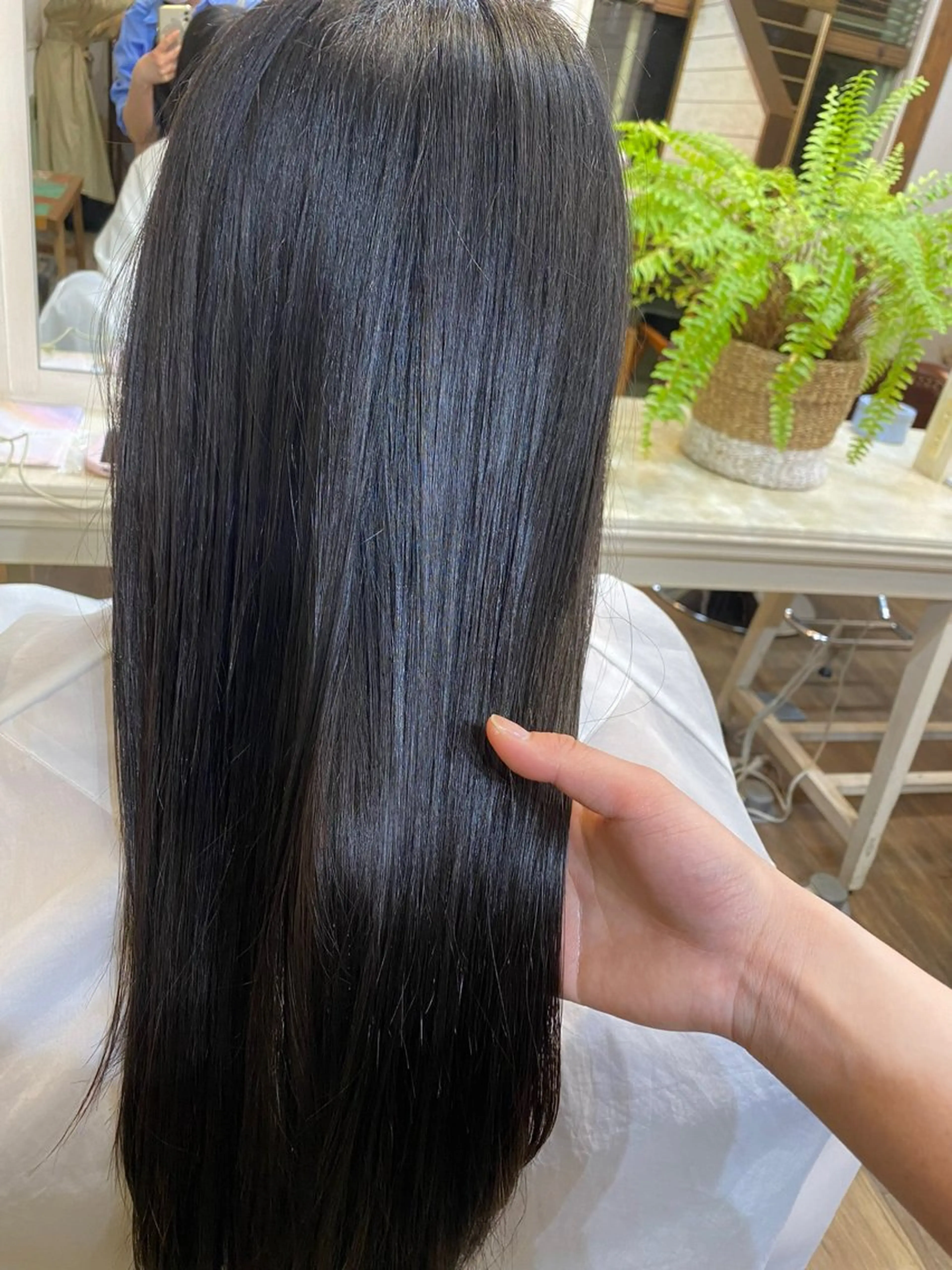 セミロング 韓国レイヤーカット/ ハイトーン/マアヤのヘアスタイル