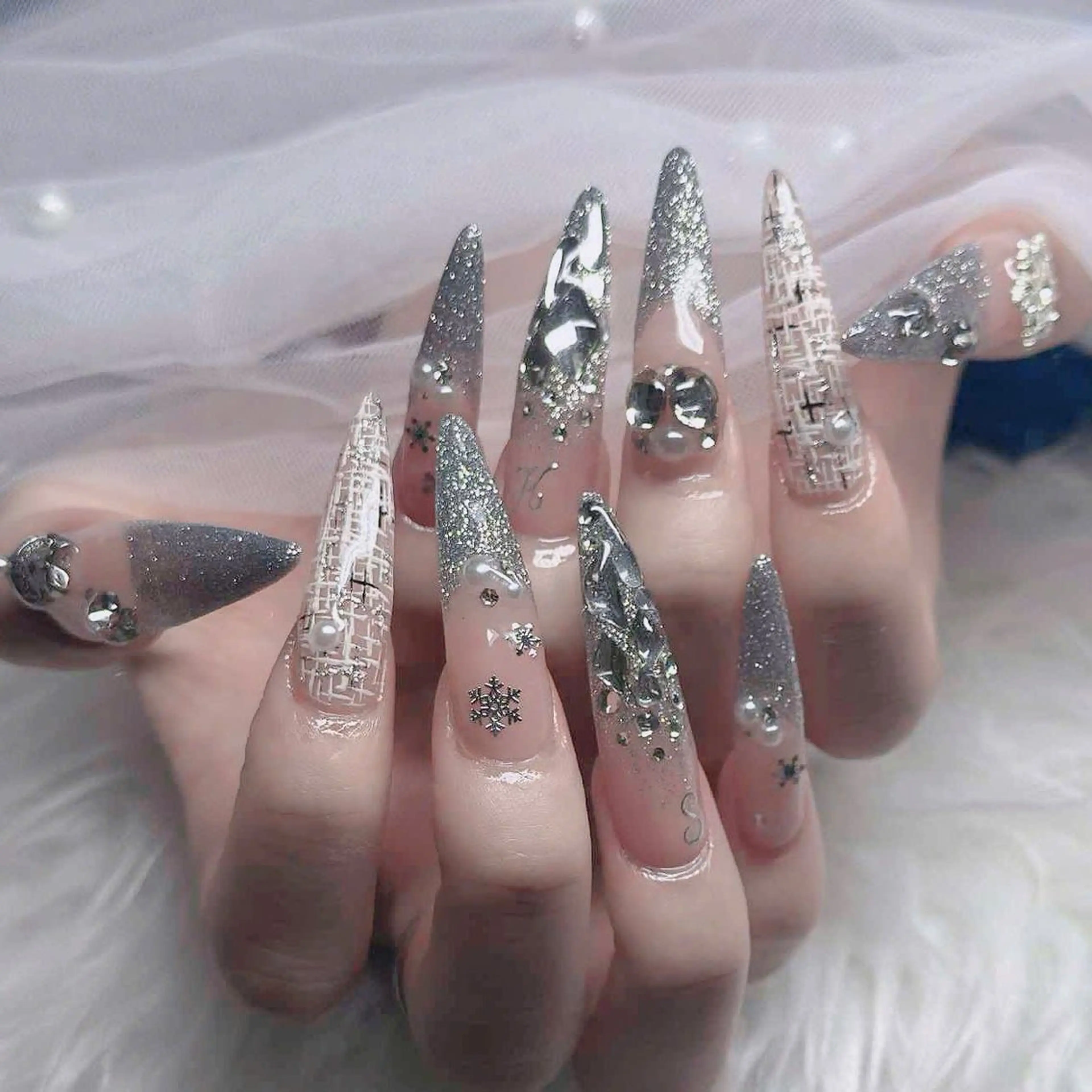 ネイル フレンチネイル ジェルネイル ガラスフレンチ ハロウィン ハート ハンドネイル H.baby Nail Salonのネイルデザイン