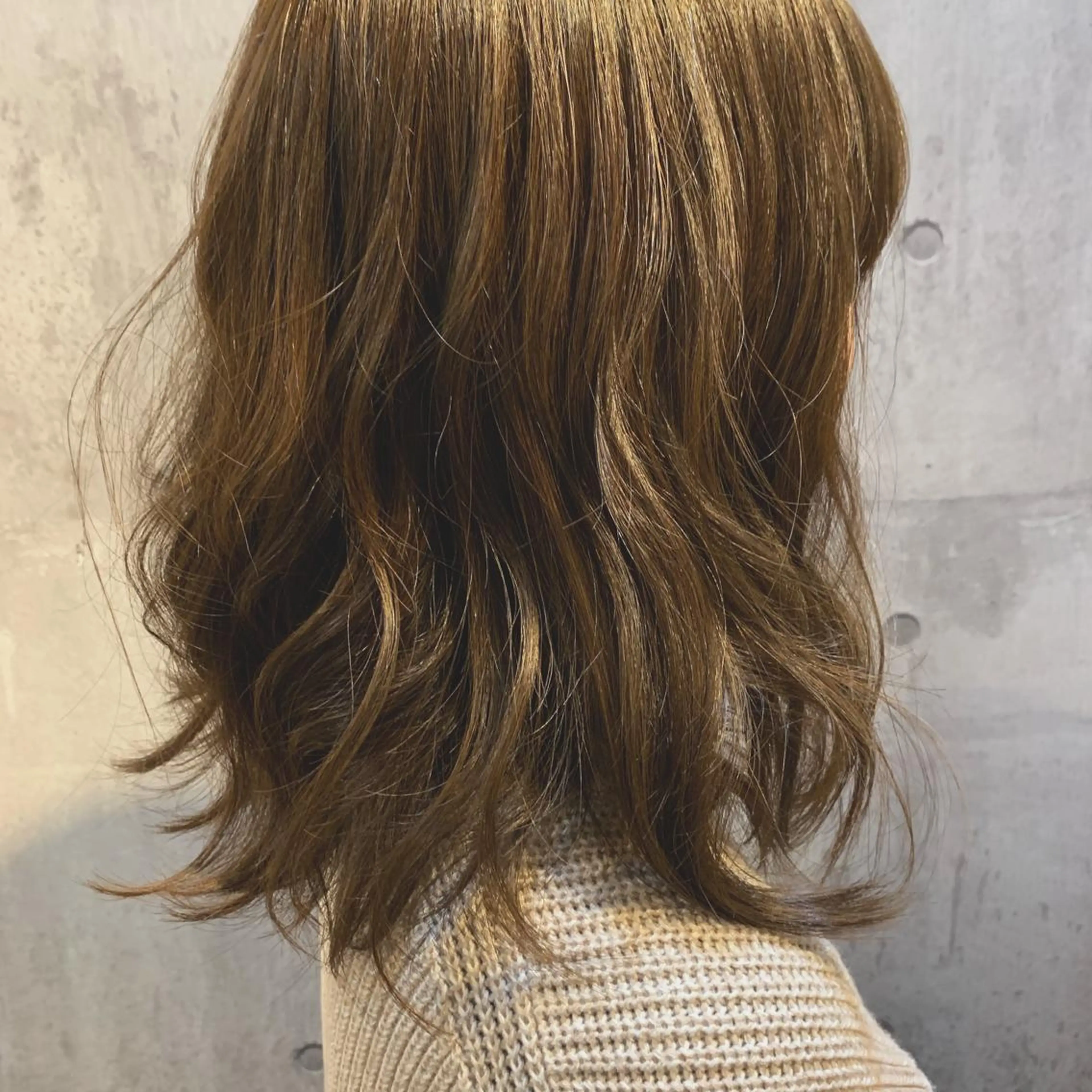 ミディアム カラー ミルクティーベージュ の魔術師　manaeのヘアスタイル