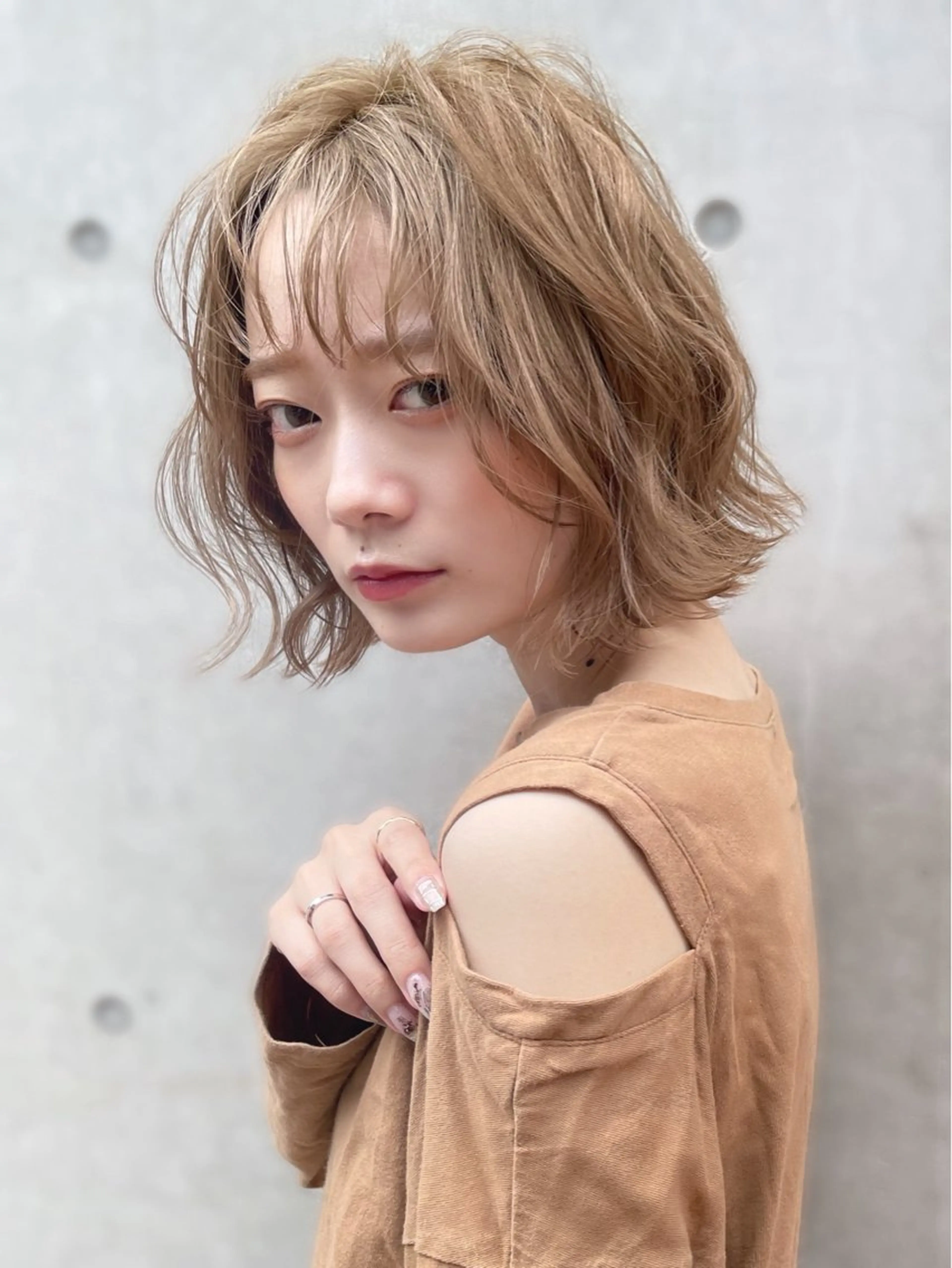 ミディアム La Bless 大阪梅田所属・梅田 ミディアム ショートYUKINOのヘアスタイル