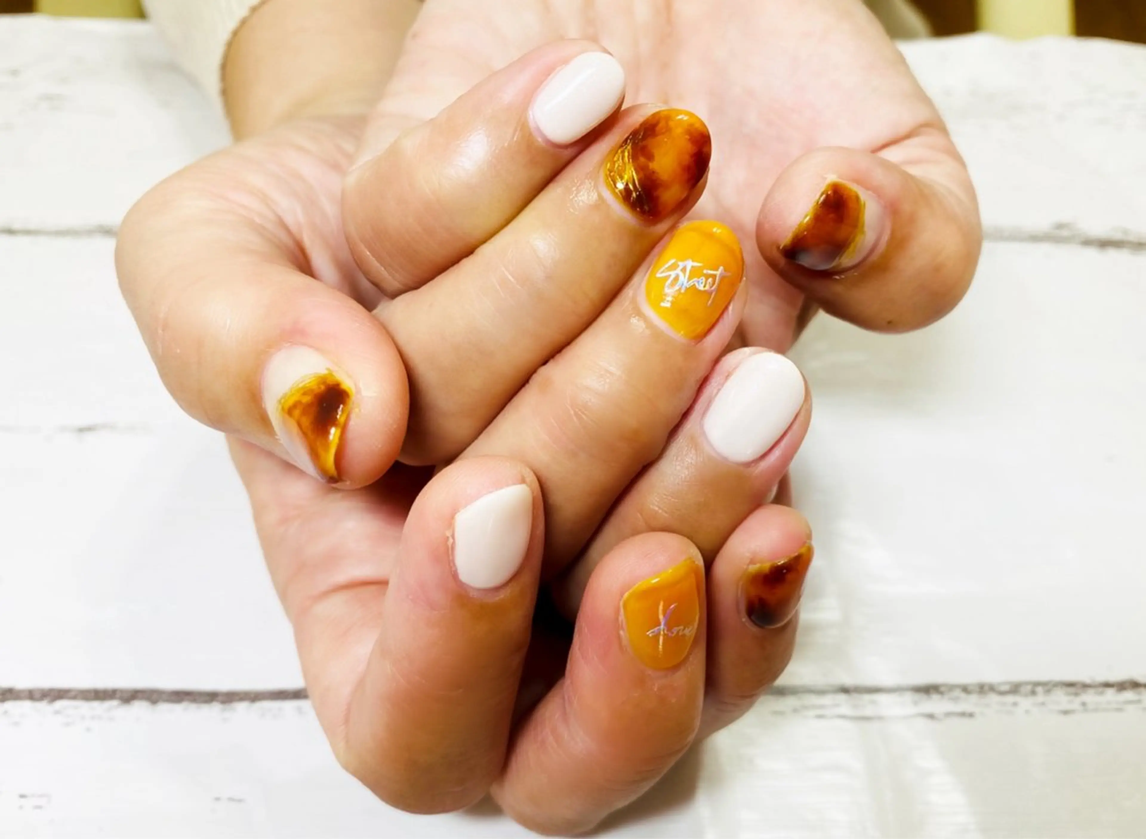 ネイル べっ甲ネイル 韓国ネイル 持ち込み ハンドネイル ネイルサロン nail_upのネイルデザイン