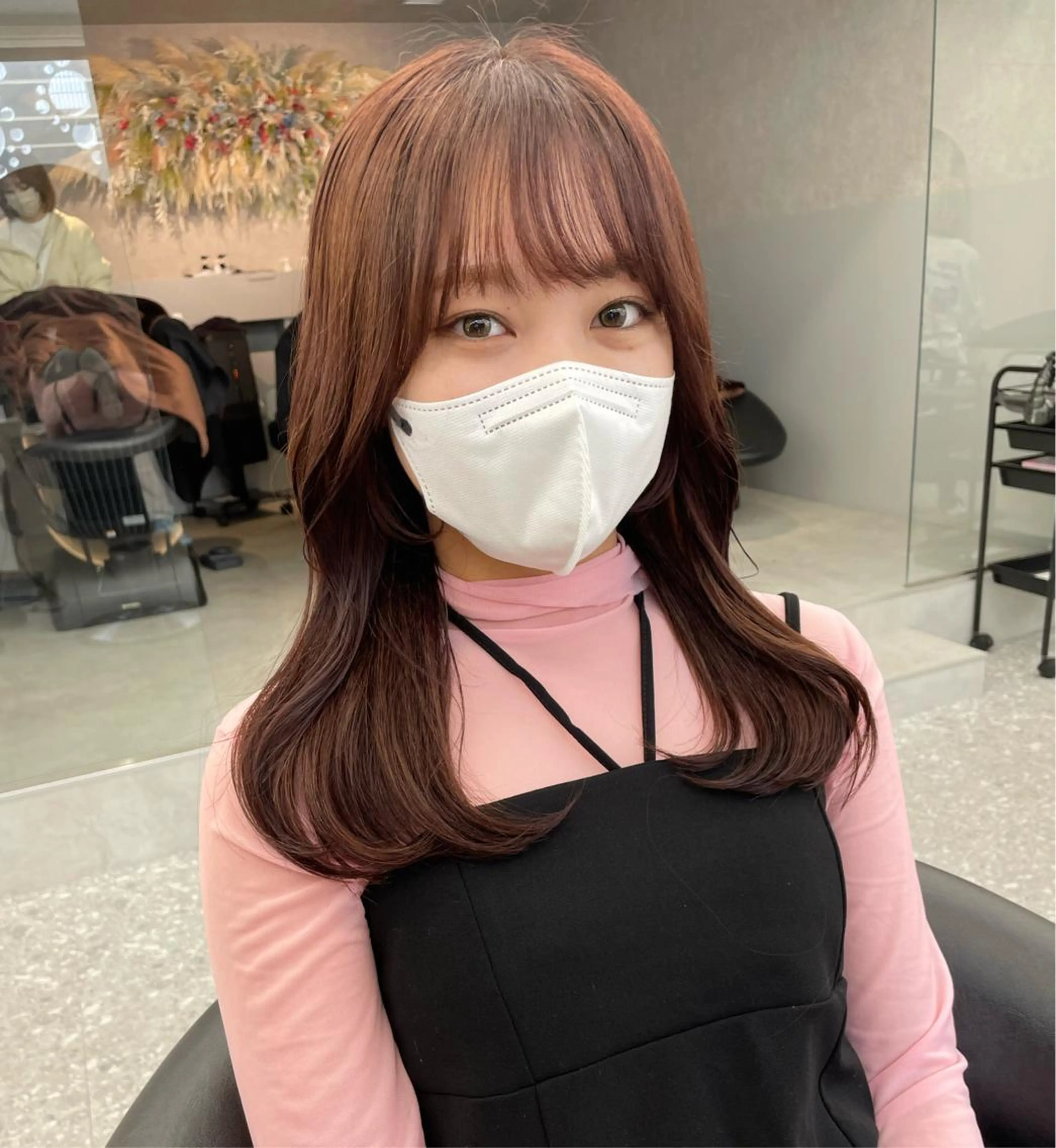 ミディアム ピンクブラウン エクステ 顔周りカット 髪質改善 韓国風ヘア Lond  lea 🦋ayana🦋のヘアスタイル