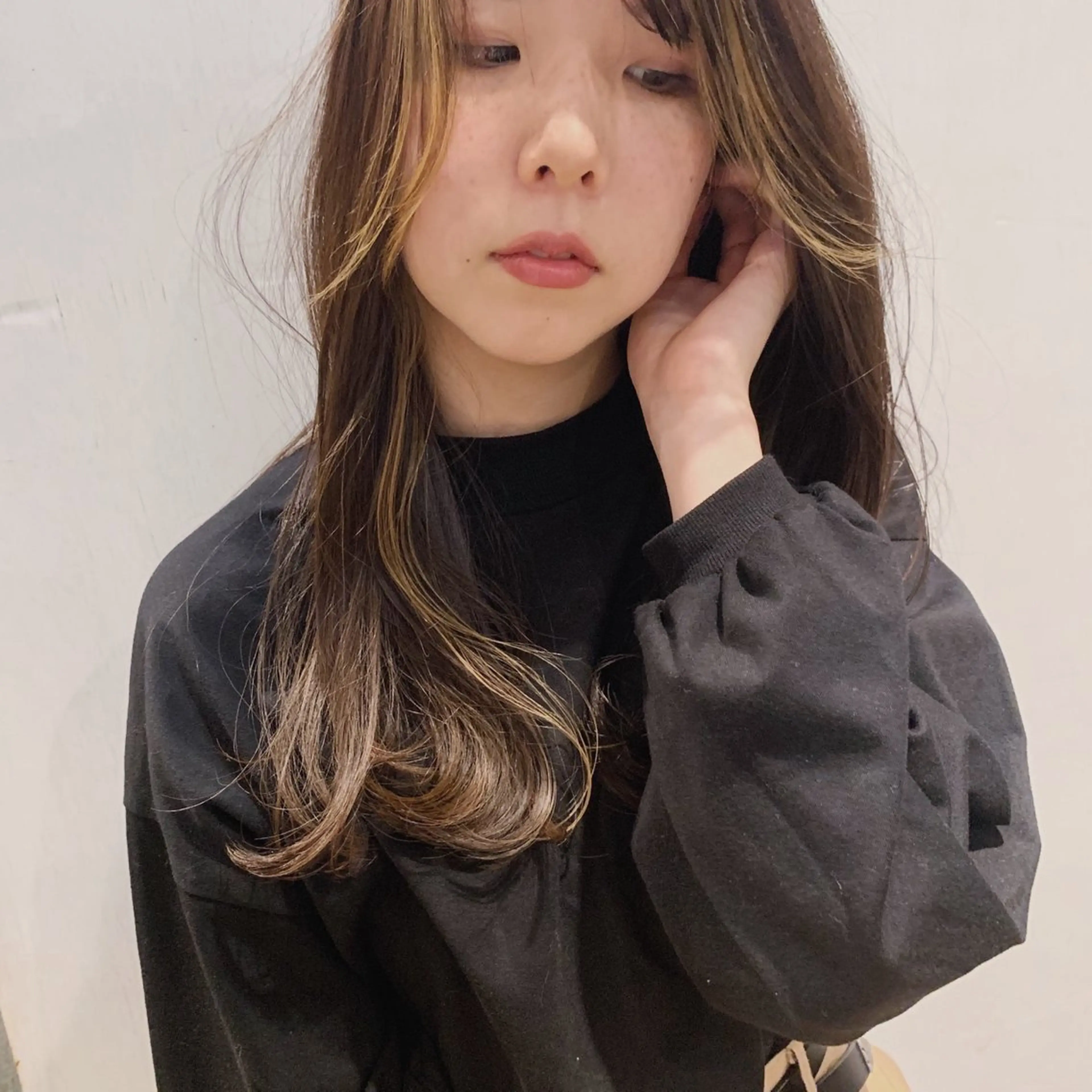 ロング カラー デザインカラー グレージュ ハイライトカラー ハイライト ロング カット ヘアカラー 鎌田卓也/髪質改善 /透明感カラーのヘアスタイル