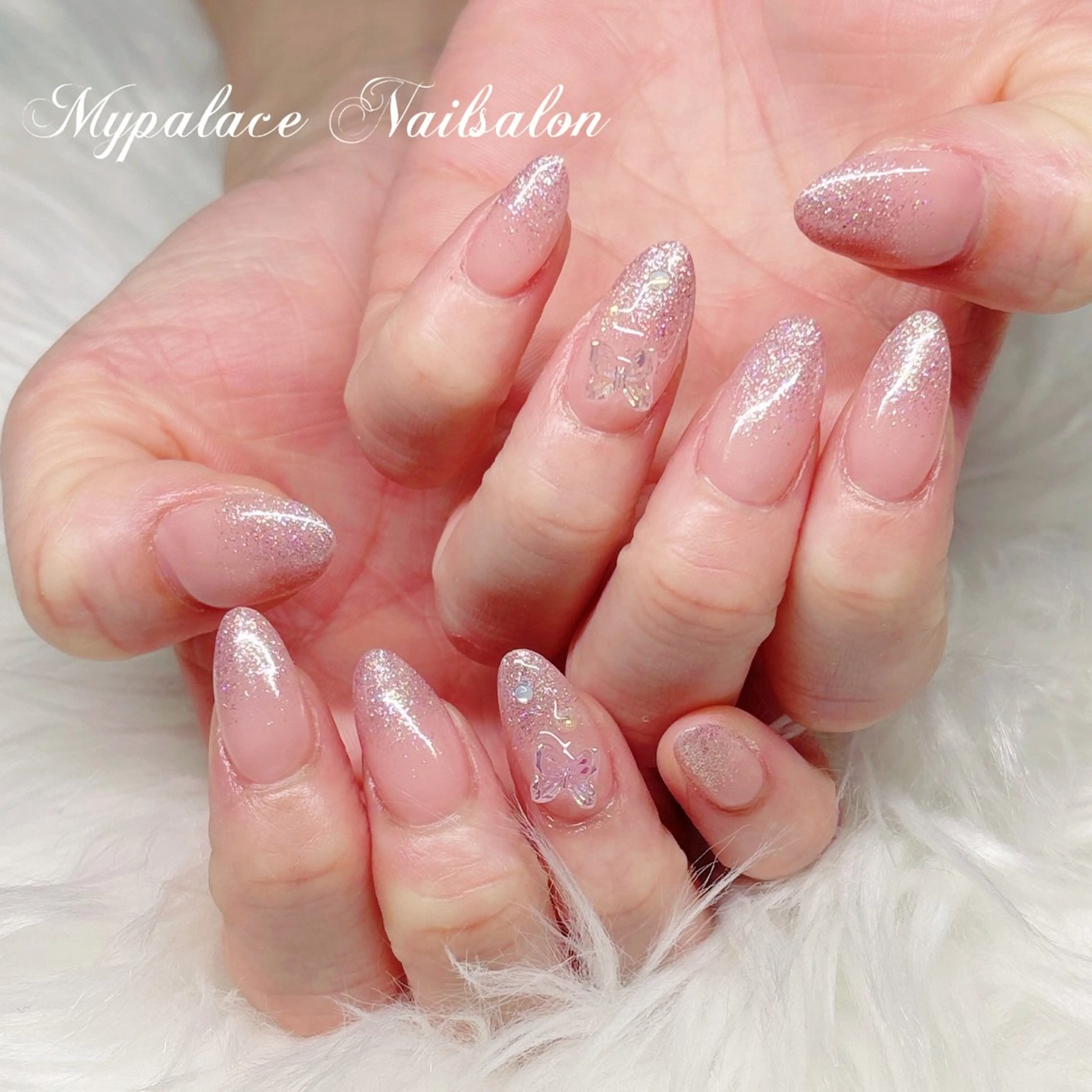 ネイル オーロラネイル グラデーション キラキラネイル ラメ(グリッター) ラメグラデーション ハンドネイル Yuis Nailスカルプ専門のネイルデザイン