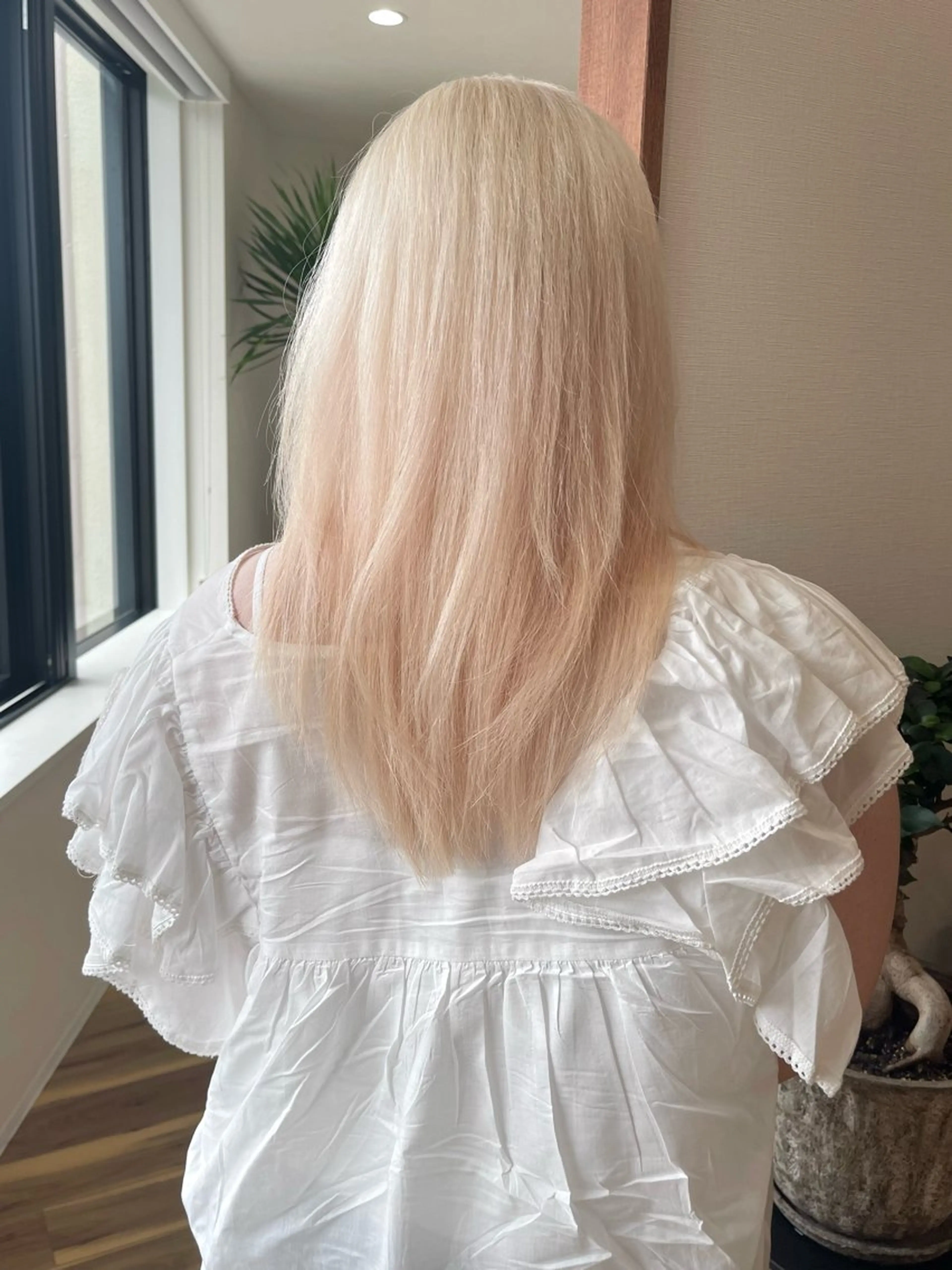 ミディアム カラー ブリーチ ブロンド ホワイトブロンド カット ヘアカラー トリートメント 髪質改善ｶﾗｰ ｹｱﾌﾞﾘｰﾁ/ﾀﾑのヘアスタイル