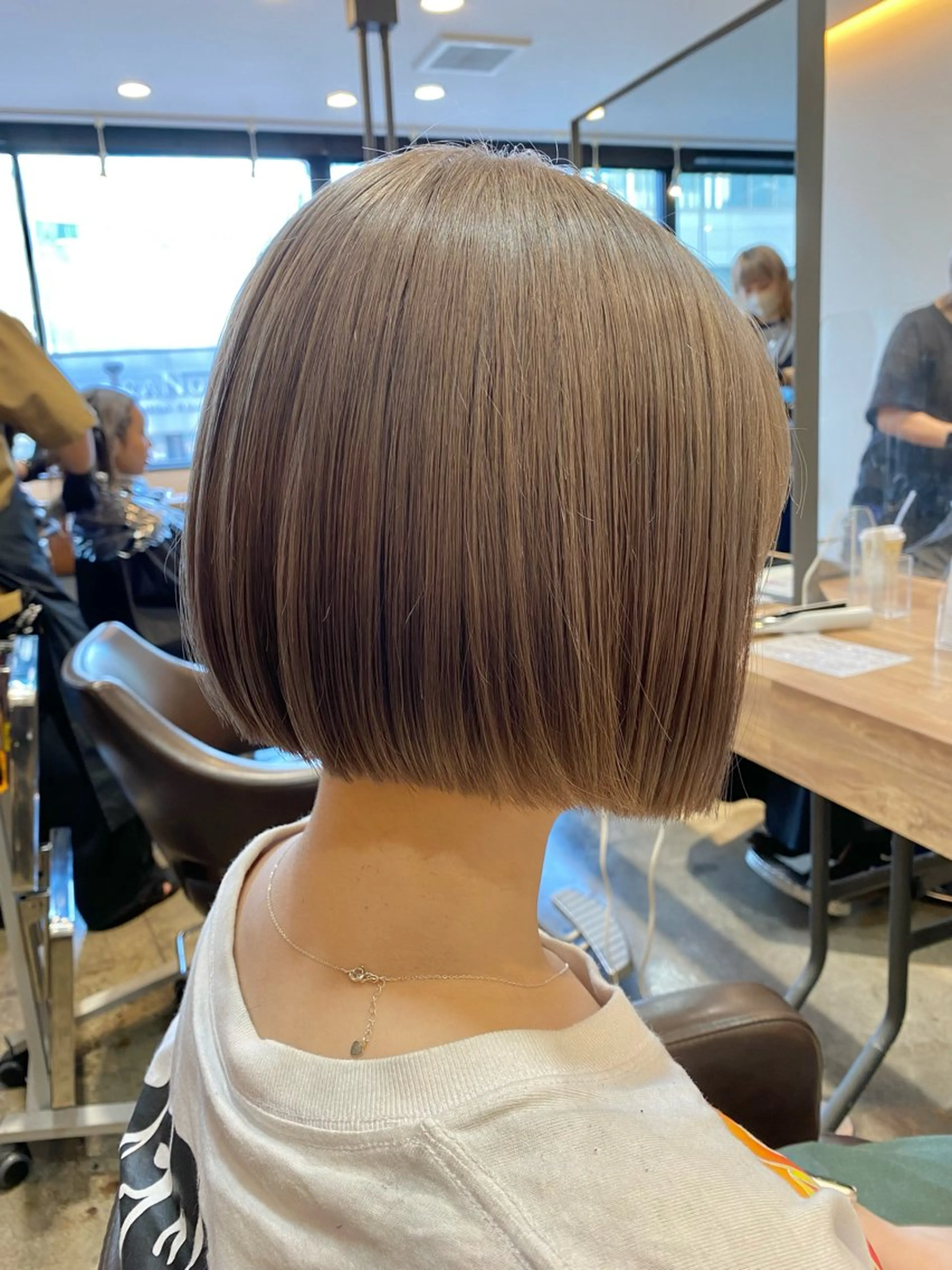 ショート カラー ベージュカラー ミルクティーベージュ ボブ 聖斗 /ハイトーン/パーマのヘアスタイル