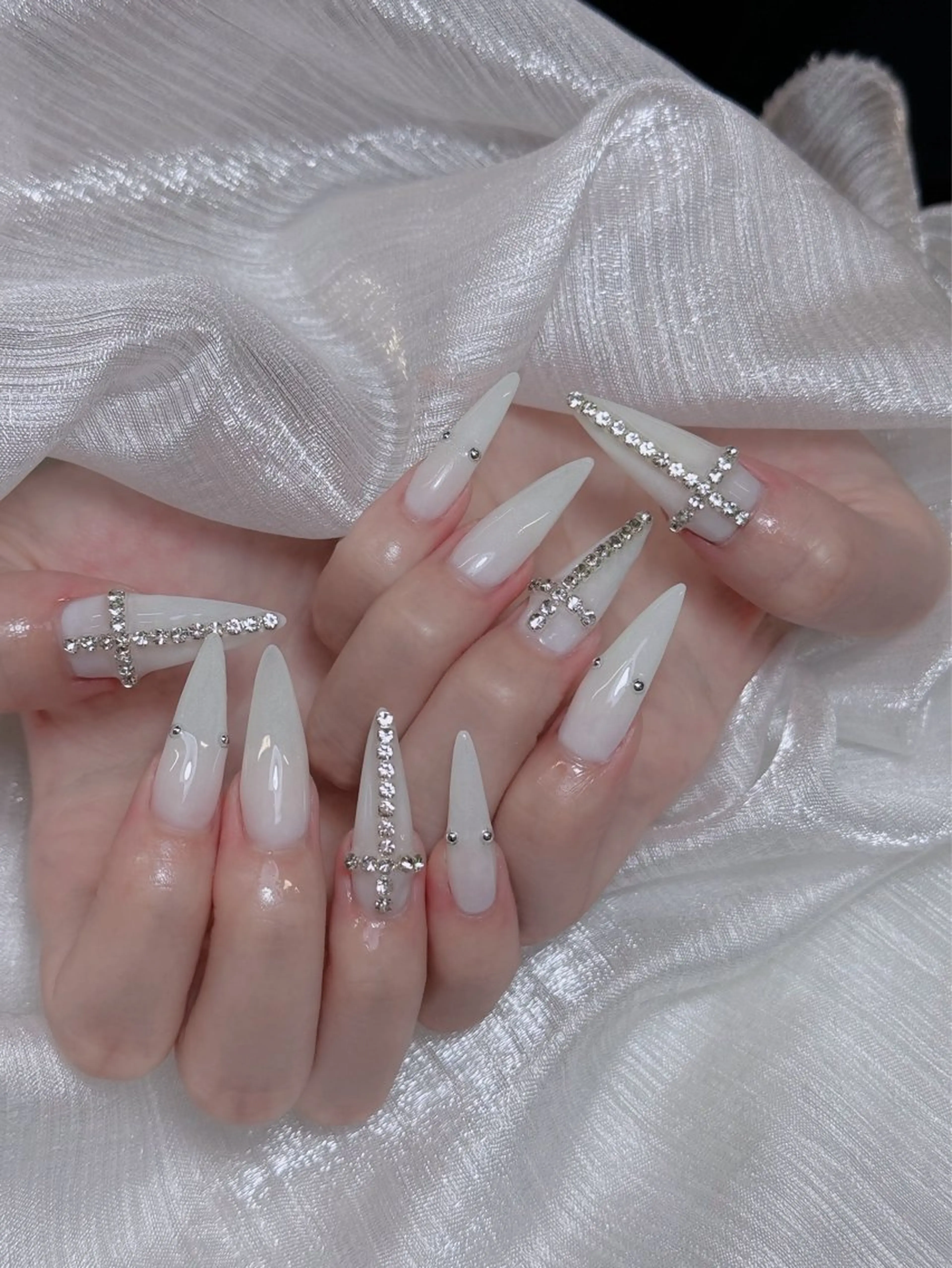ネイル オーロラネイル チークネイル フットネイル フレンチネイル 韓国ネイル ハンドネイル Lumi Nail 新大久保3‘のネイルデザイン