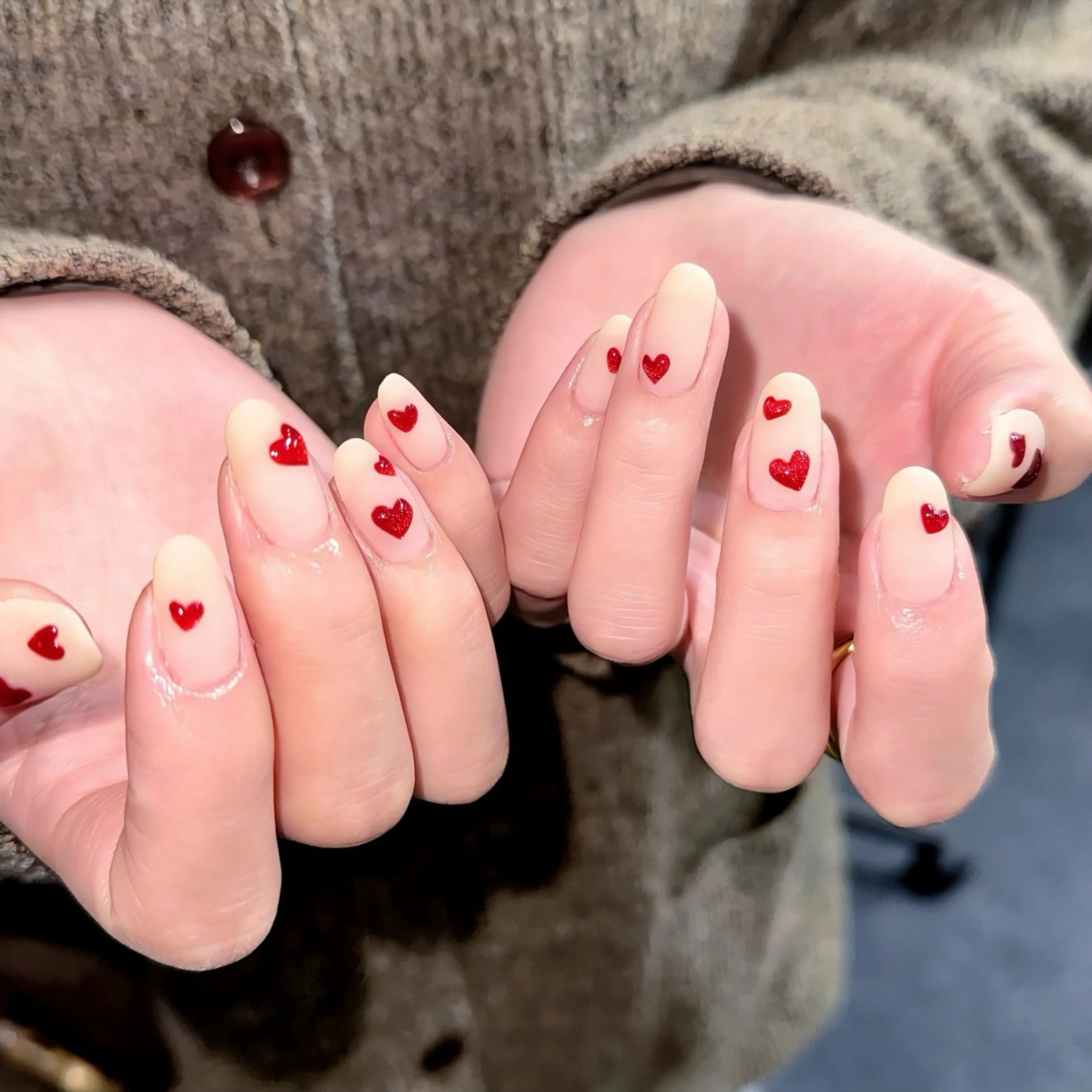 ネイル チークネイル ハート ニュアンスネイル ワンホンネイル 冬ネイル ハンドネイル 🫧OPELIA NAIL渋谷🫧のネイルデザイン