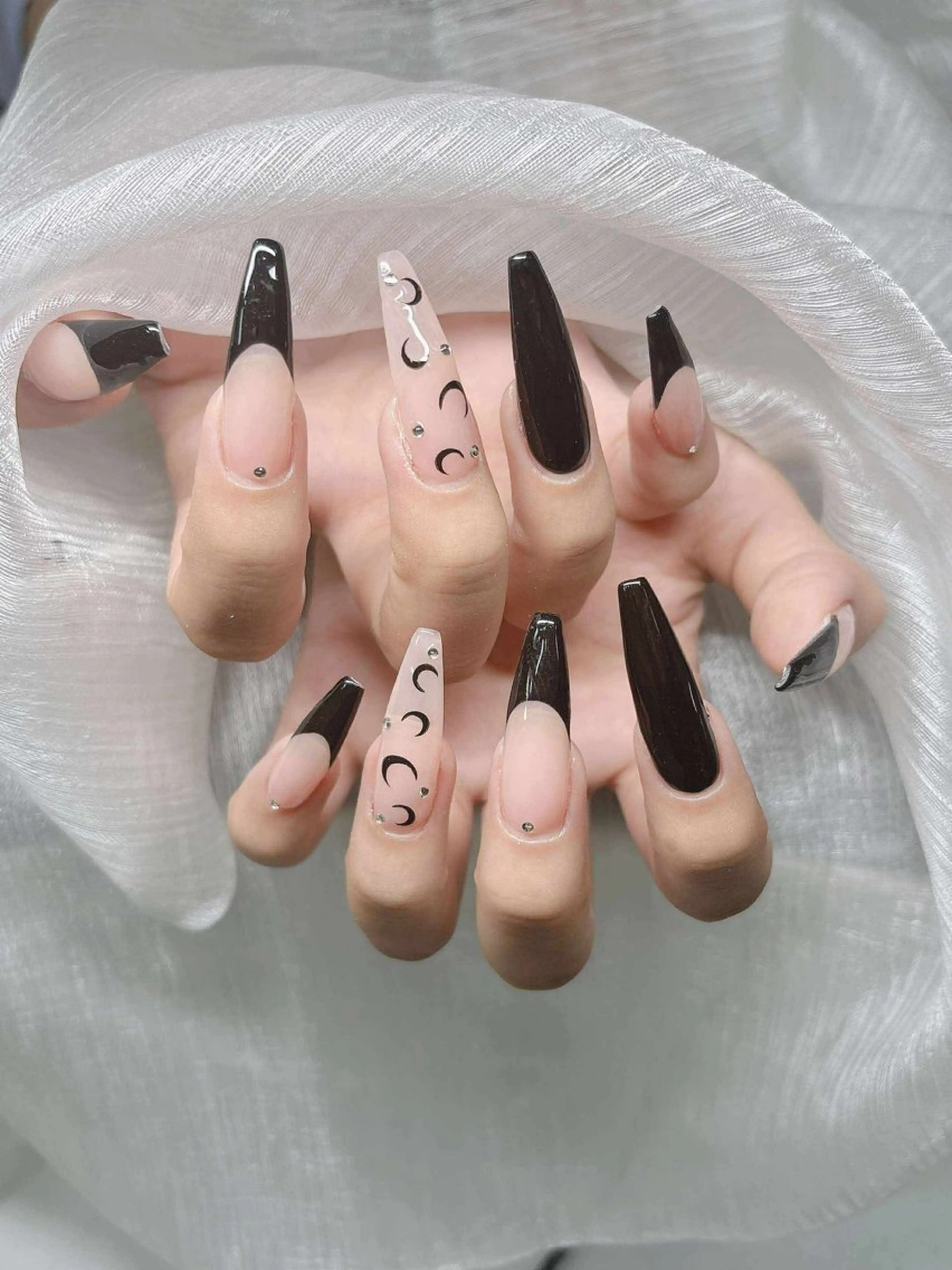 ネイル 長さ出し グラデーション 卒業式 キラキラネイル マグネットネイル ハンドネイル Lee Nailsのネイルデザイン