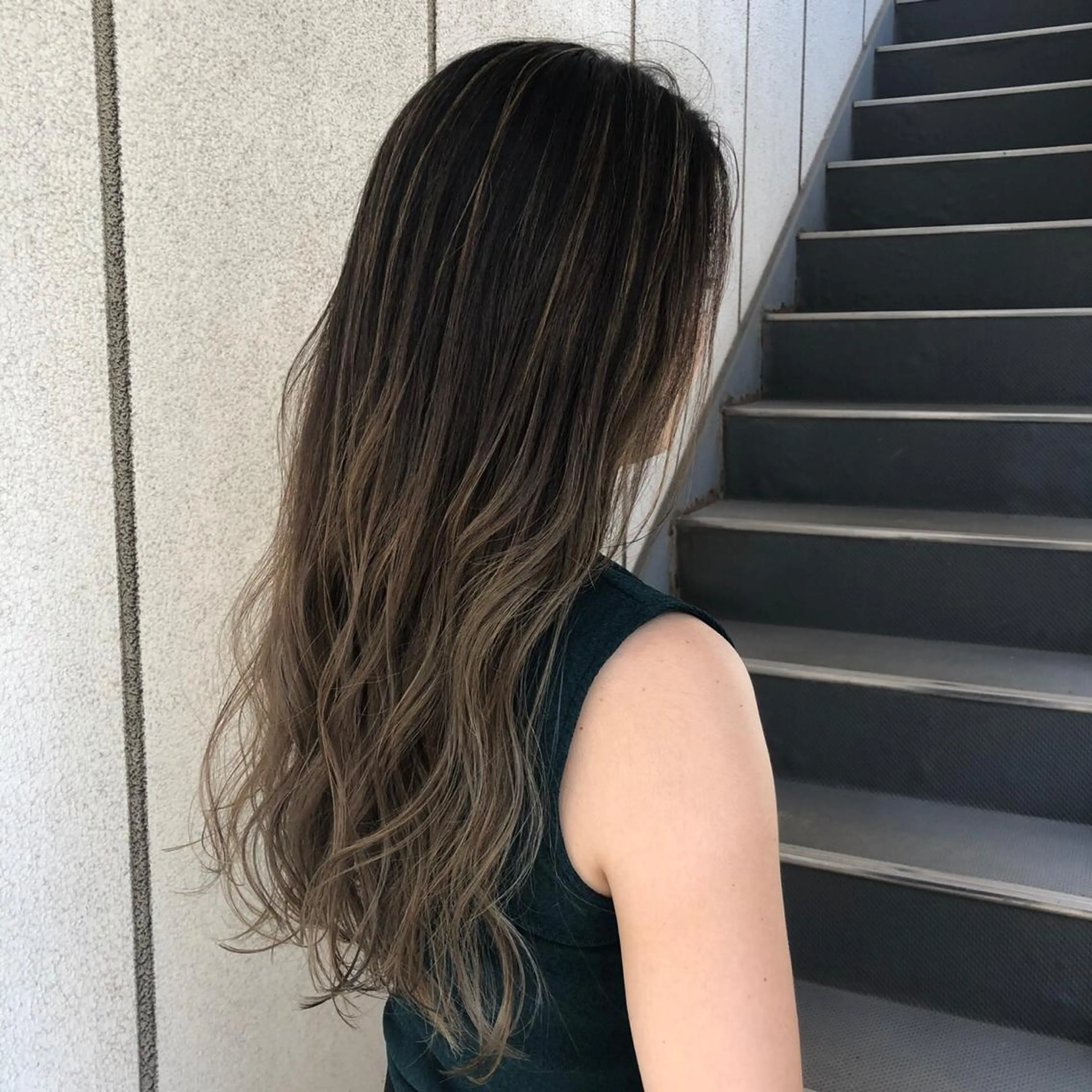 ロング カラー バレイヤージュ ハイライトカラー ハイライト レイヤーカット 髪の悩みを解決！ 那須達敦のヘアスタイル