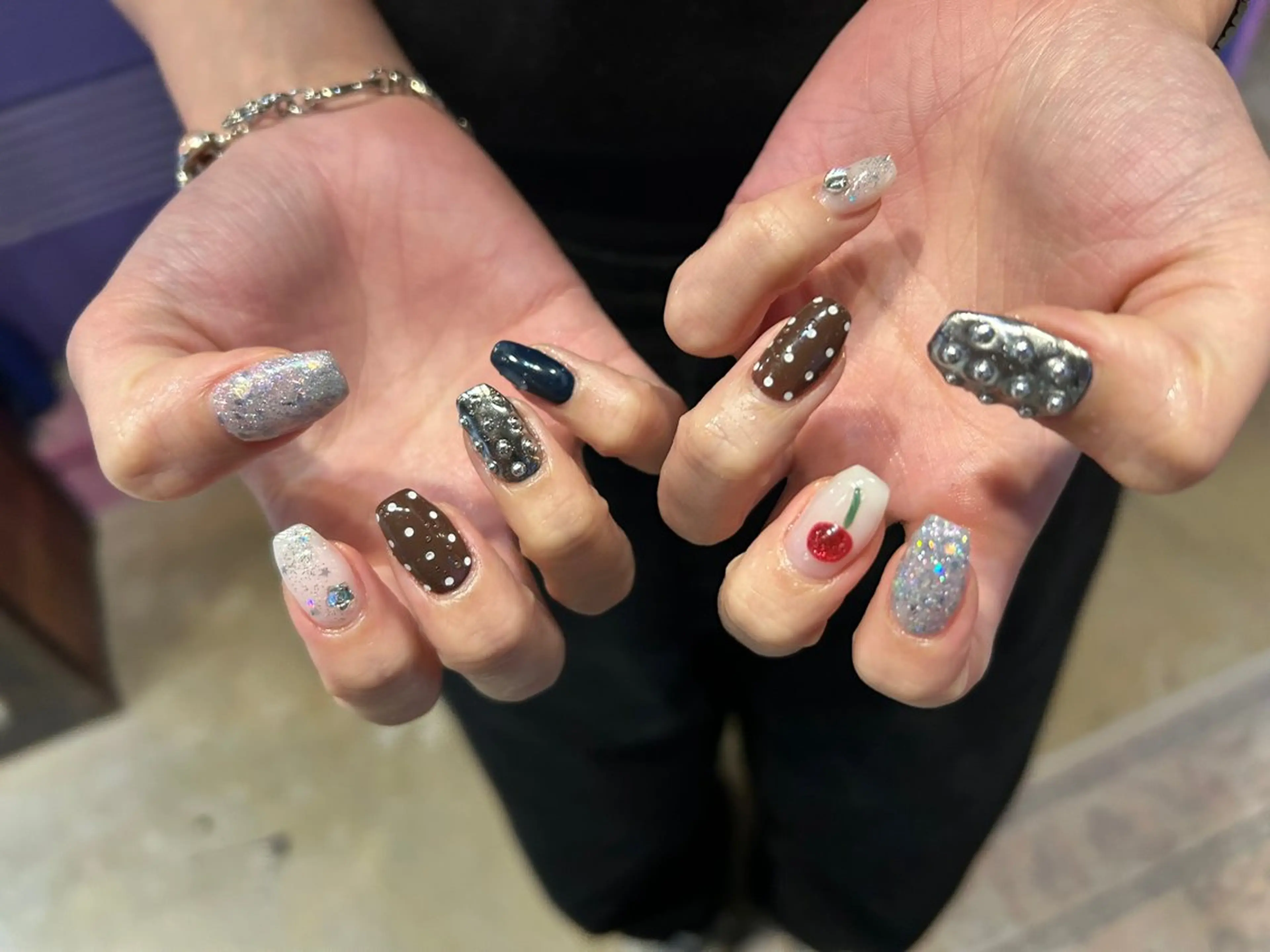 ネイル キラキラオメメ JULIのネイルデザイン