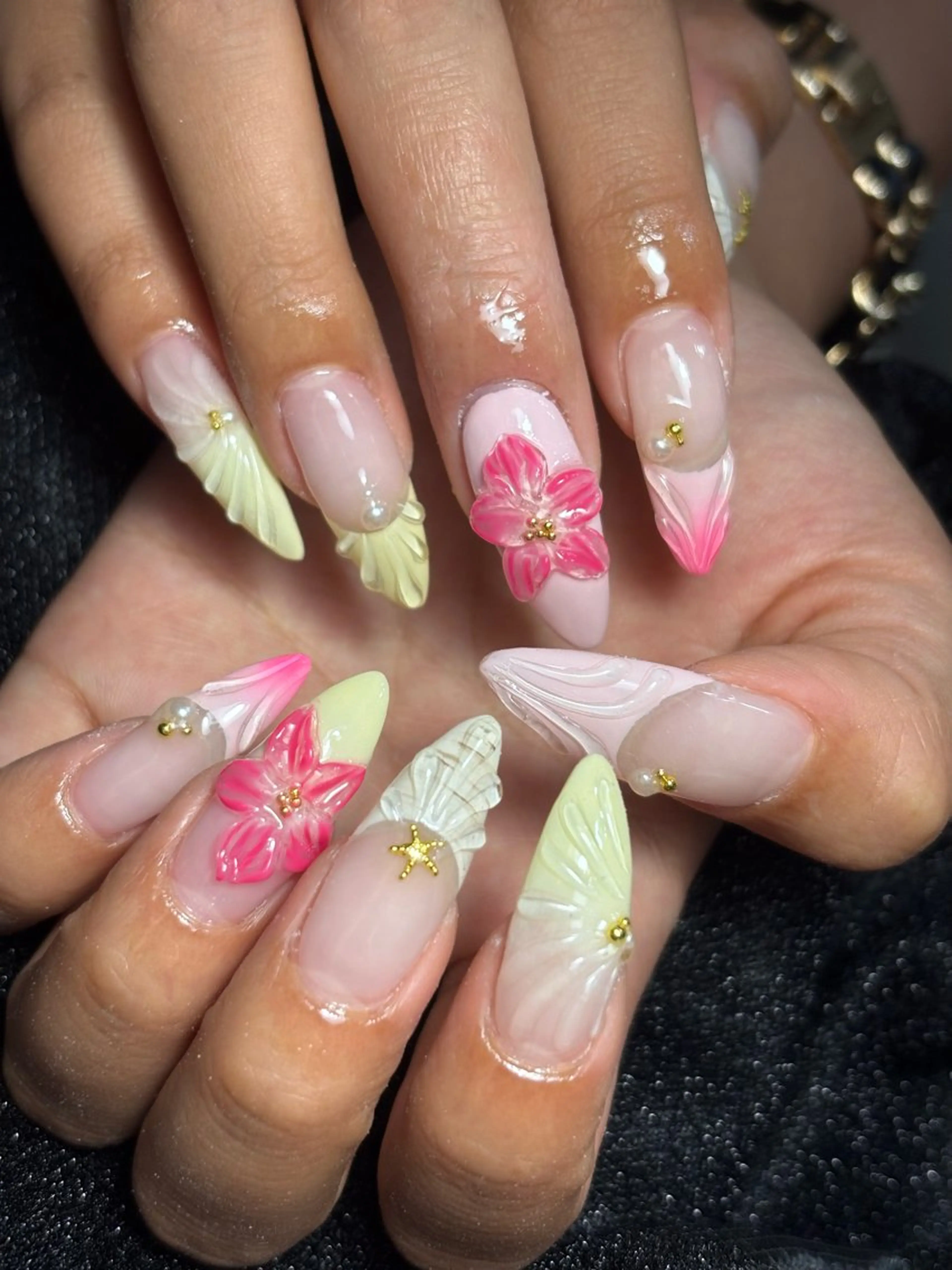 ネイル ハンドネイル フットネイル ✴︎ Delightのネイルデザイン