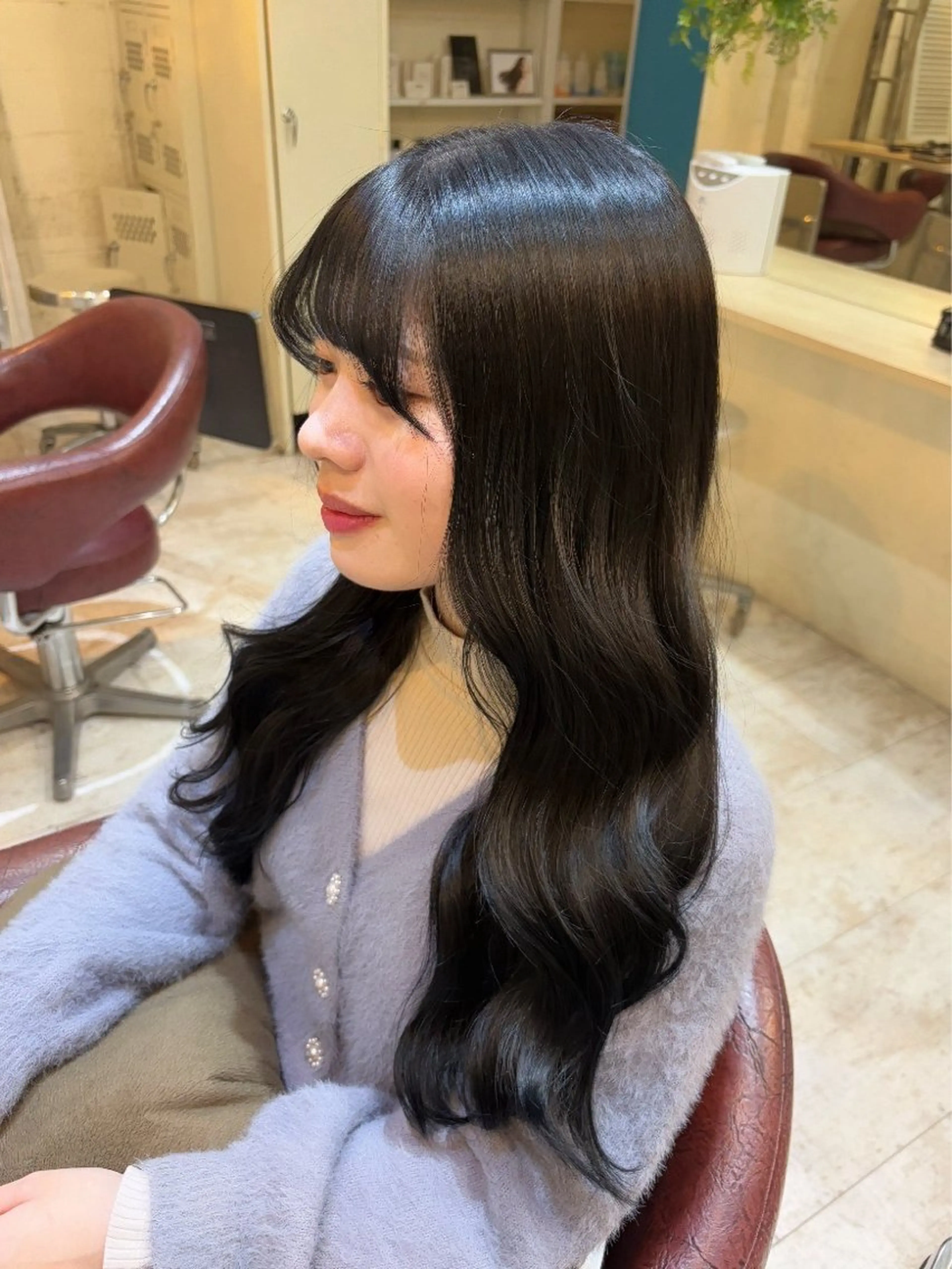 ロング カラー 急募13日レディース カット THIARAのヘアスタイル