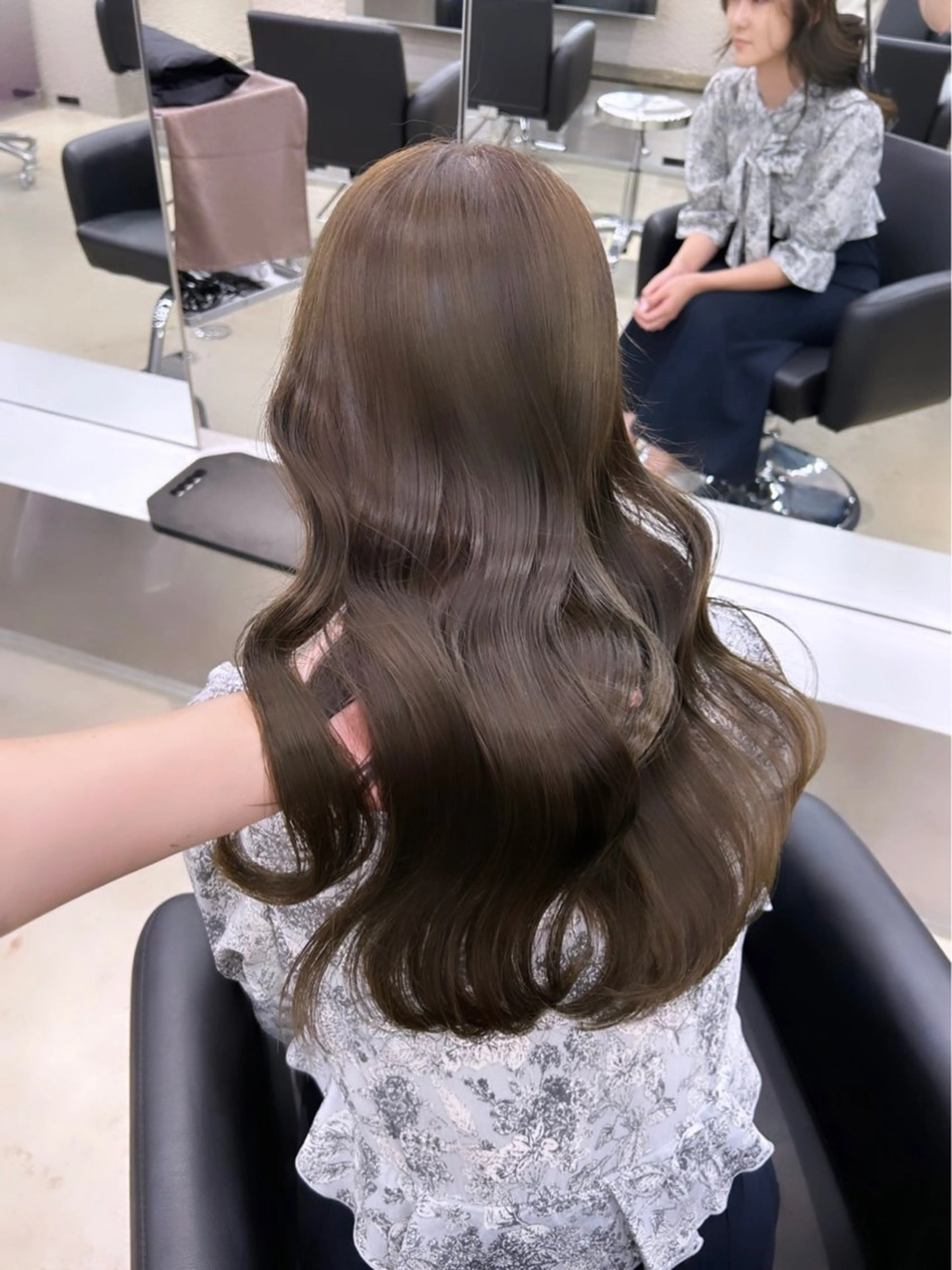 ロング カラー ブリーチ 韓国風ヘア ヘアカラー トリートメント ヘアセット 名古屋栄♡PELE 上品な透明感ベージュのヘアスタイル