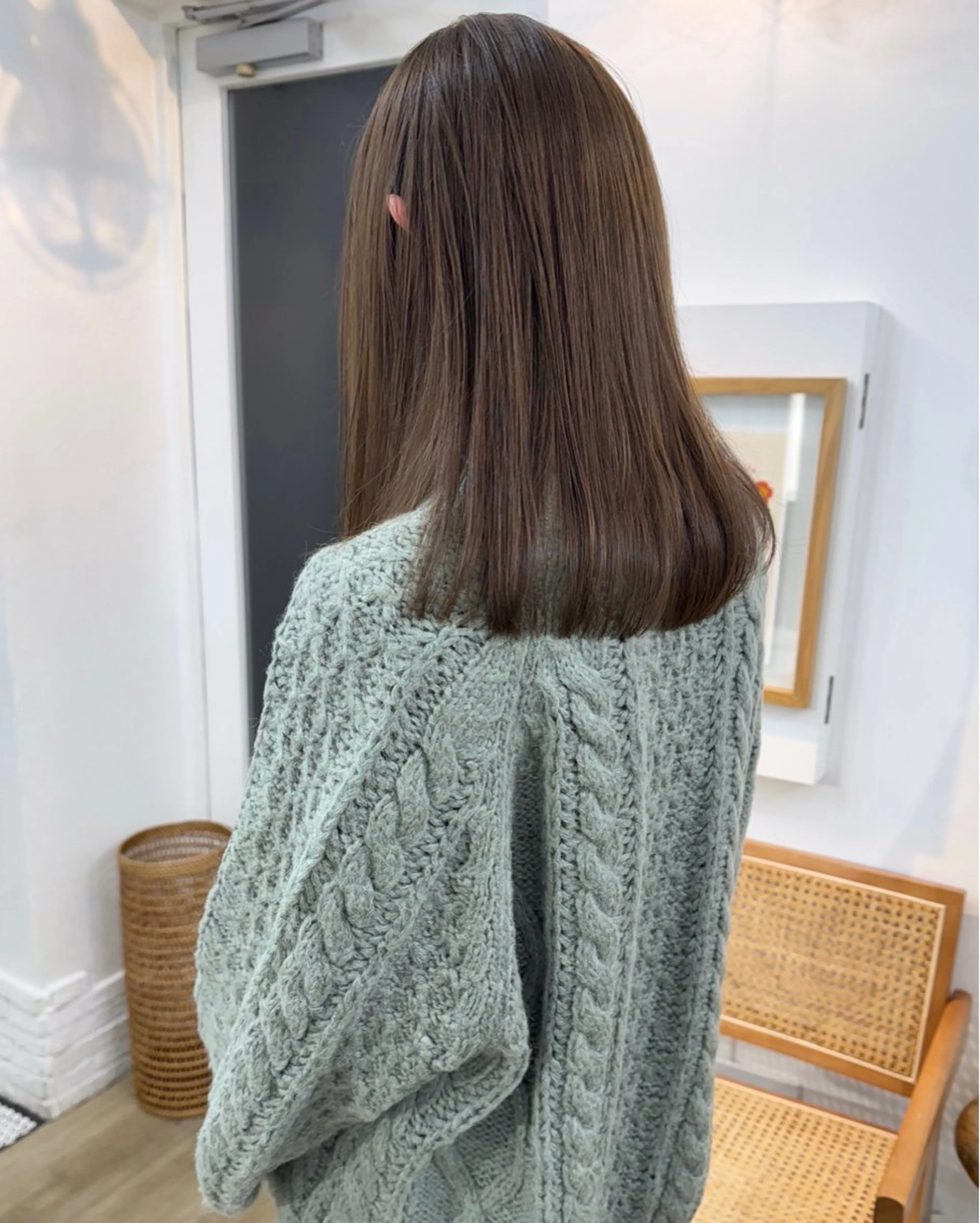 ミディアム カラー アッシュ ベージュカラー ブリーチ ブリーチなしカラー カット ヘアカラー トリートメント あおやぎ ななのヘアスタイル