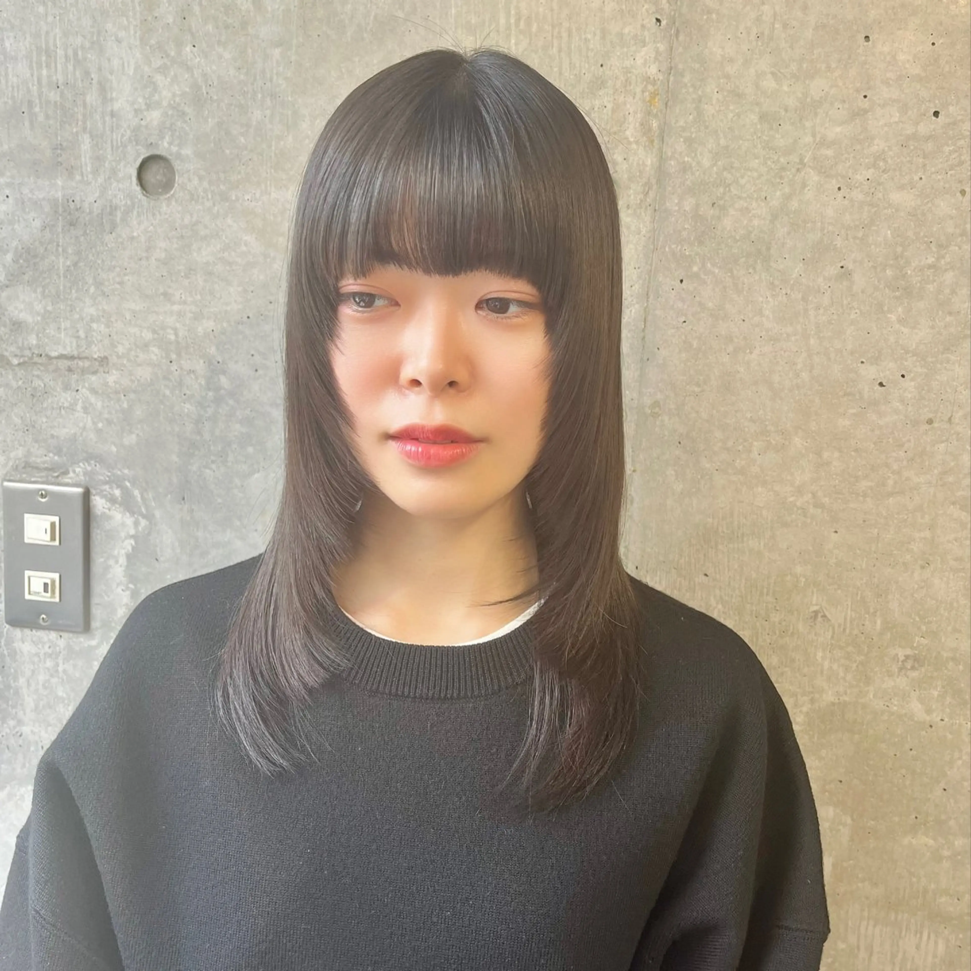 セミロング カラー 黒髪 ブルーカラー ブルーブラック 顔まわりレイヤー レイヤーカット カット 藤澤 夏実/インナーカラーのヘアスタイル