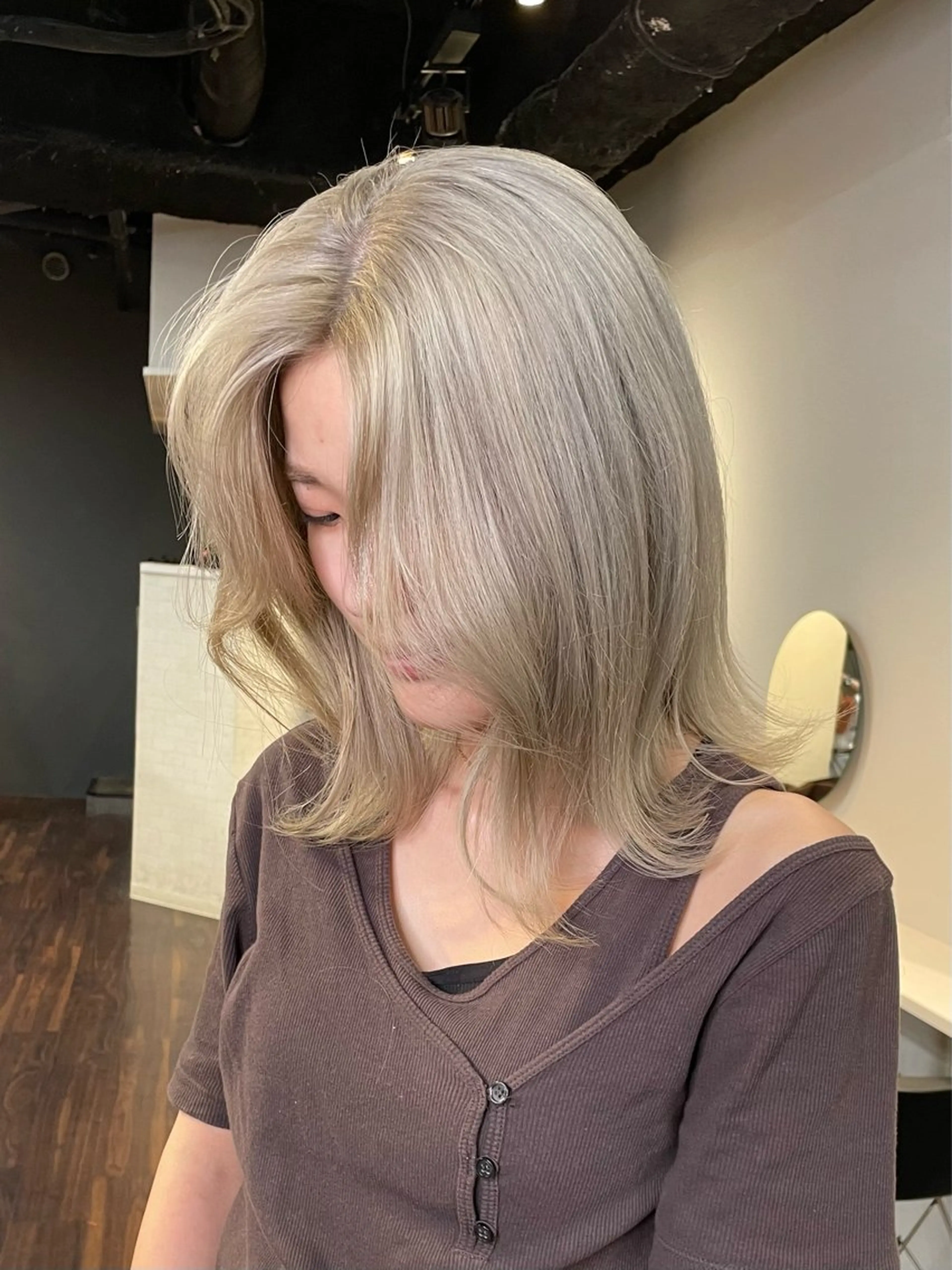 ミディアム カラー ヘアアレンジ ベージュカラー ブリーチ ブロンド ブロンドベージュ ダブルカラー mao透明感カラー 似合わせヘアメイクのヘアスタイル