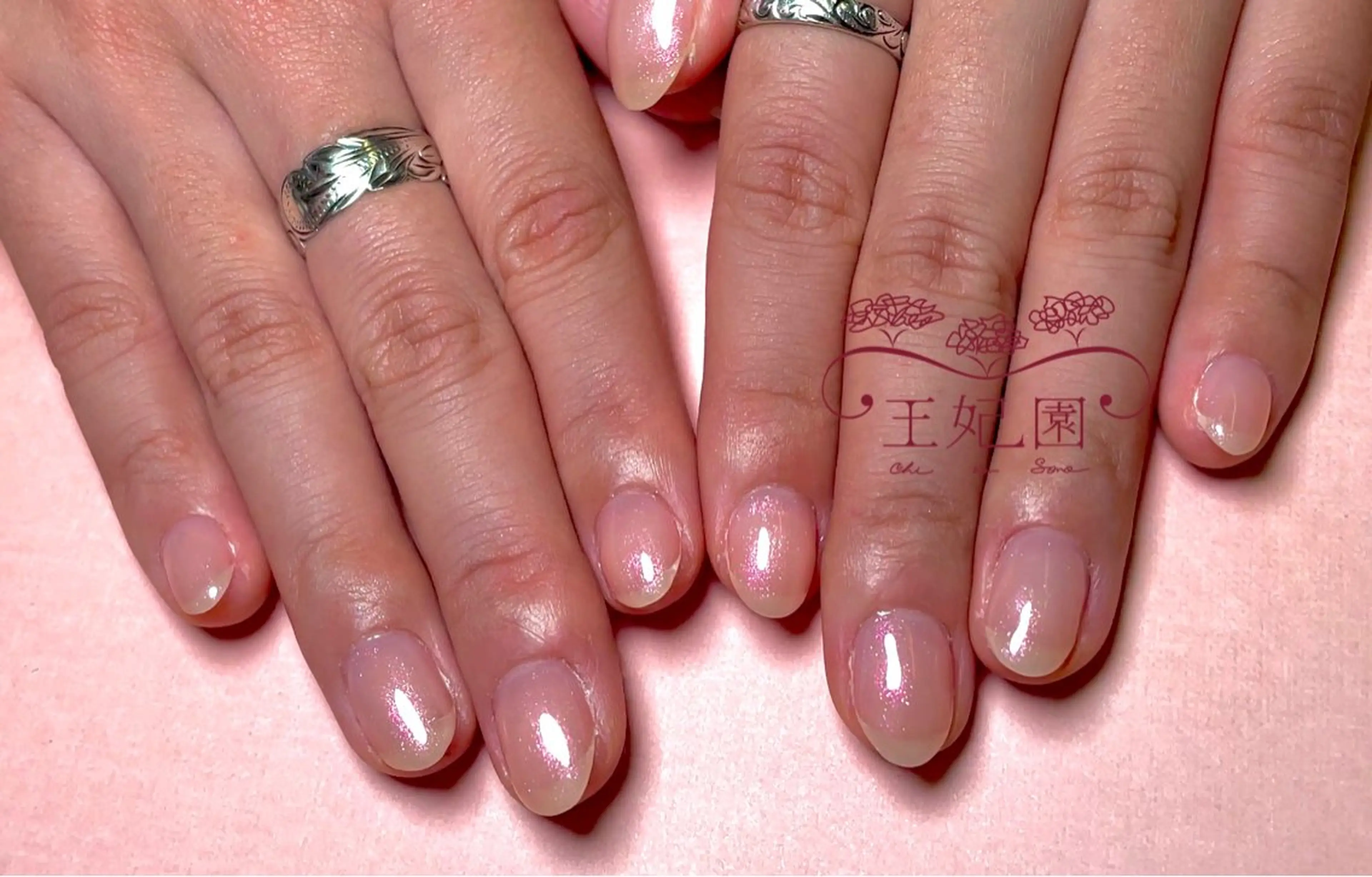 ネイル ジェルネイル ラメ(グリッター) ワンカラーネイル パラジェル ワンホンネイル nail salon王妃の園所属・王妃の園 ohinosonoのネイルデザイン