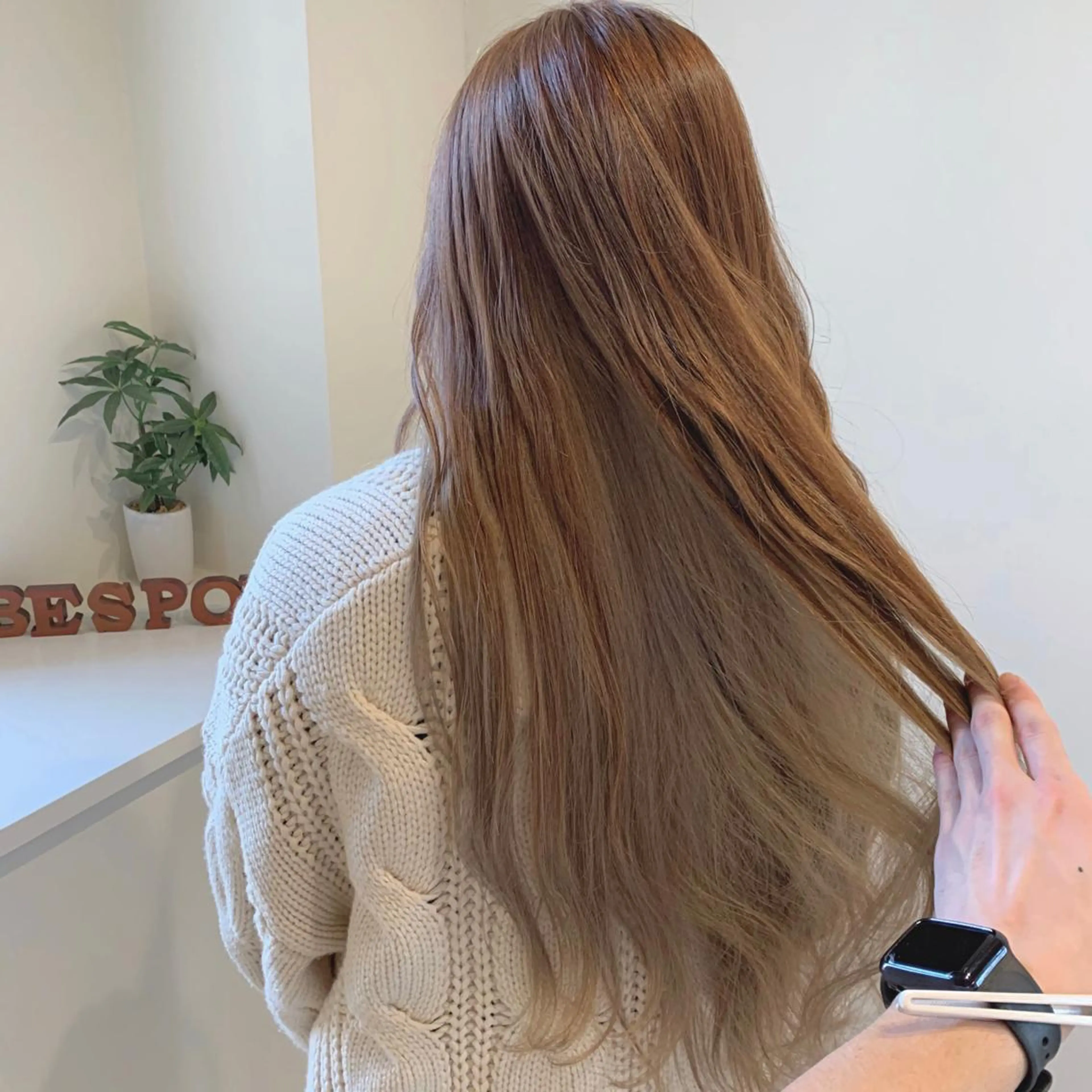 ロング カラー ベージュカラー ホワイトベージュ 清水 亮太/赤み消しカラーのヘアスタイル