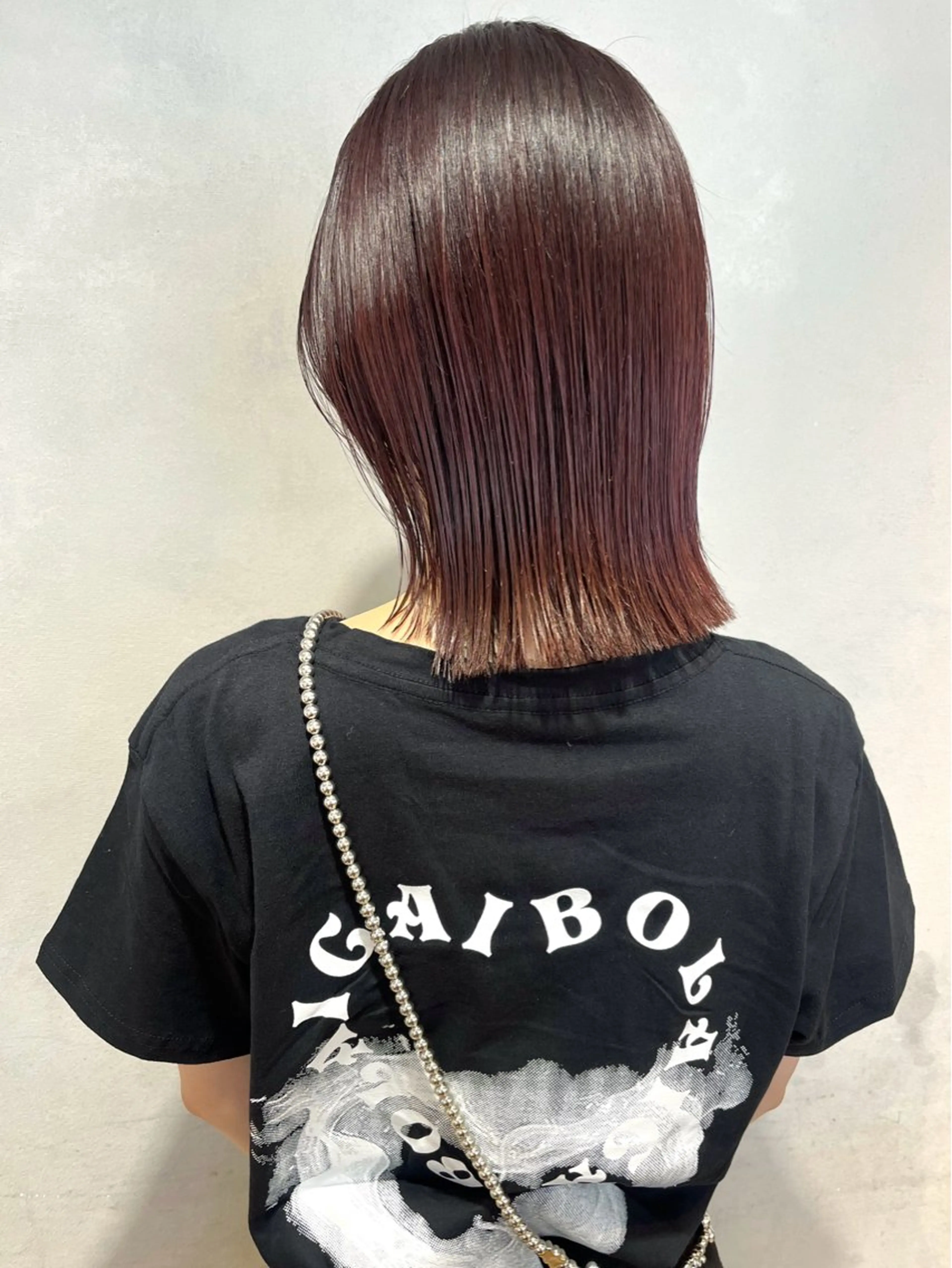 ミディアム カラー ヘアカラー トリートメント 切りっぱなしボブ 艶カラー🌷江梨🍎のヘアスタイル