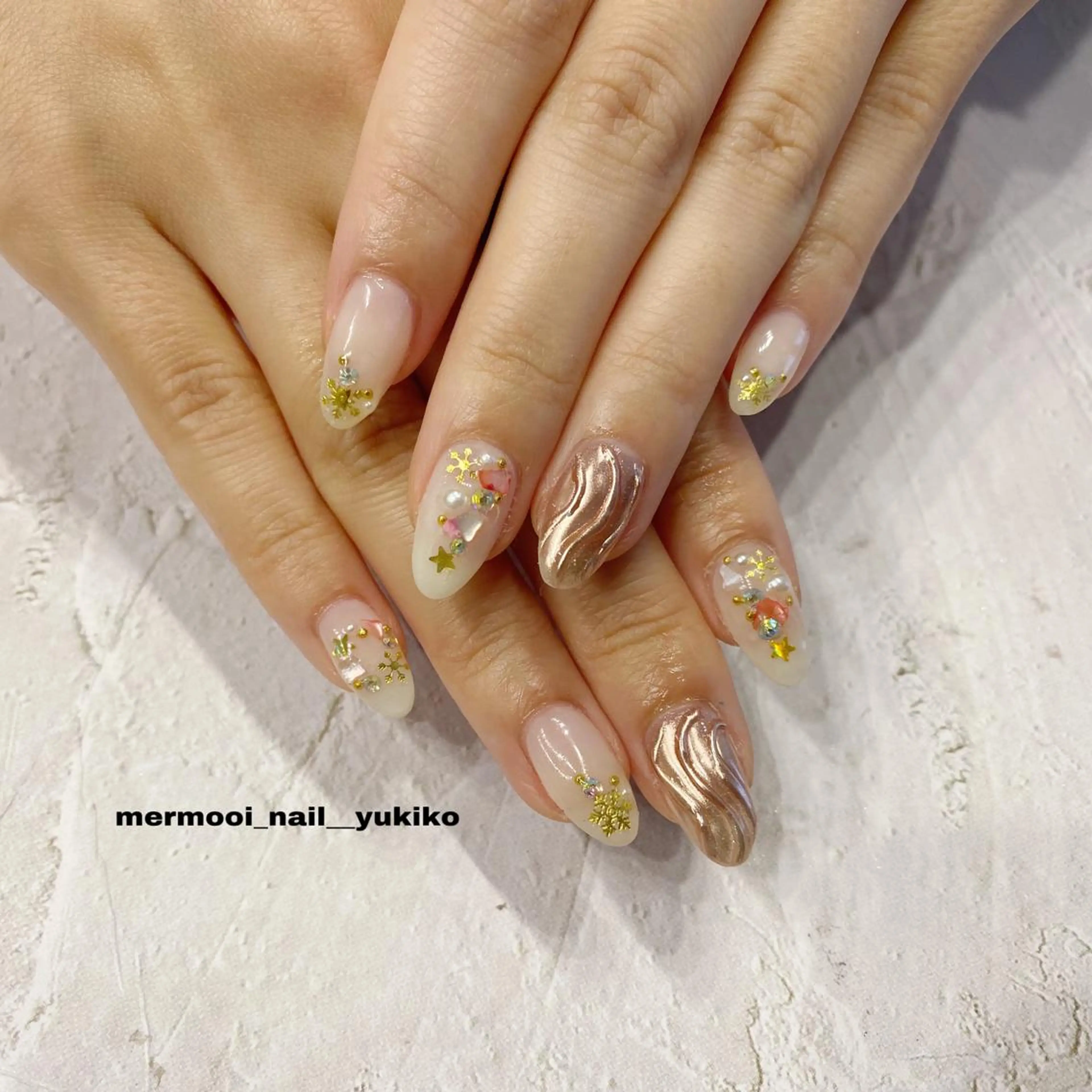 ネイル 韓国ネイル ミラーネイル ワンホンネイル 冬ネイル クリスマス ハンドネイル mermooi nailのネイルデザイン