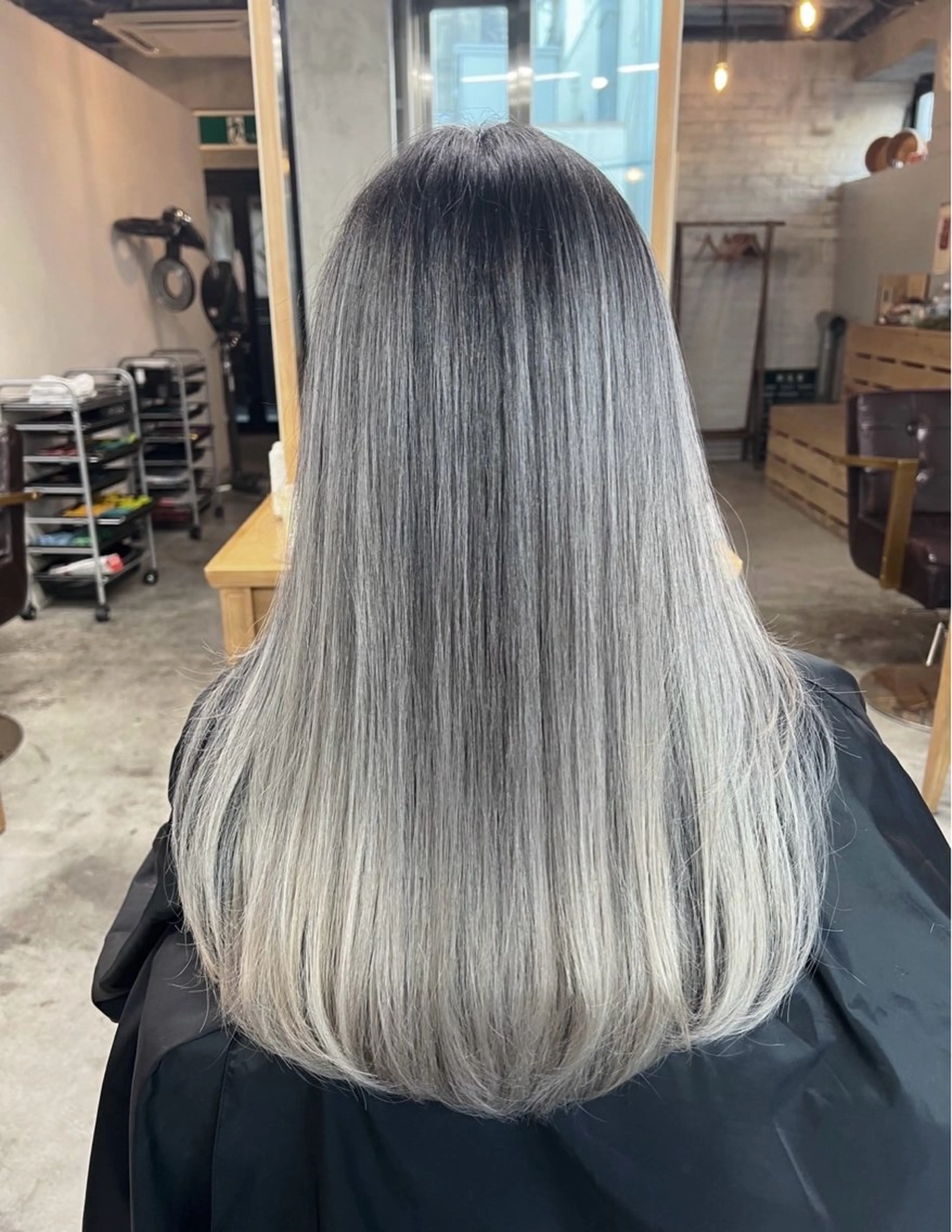 ロング カラー バレイヤージュ シルバー ホワイトシルバー レイヤーカット ヘアカラー トリートメント ROBIN所属・指名数No.1 /NAOYAのヘアスタイル