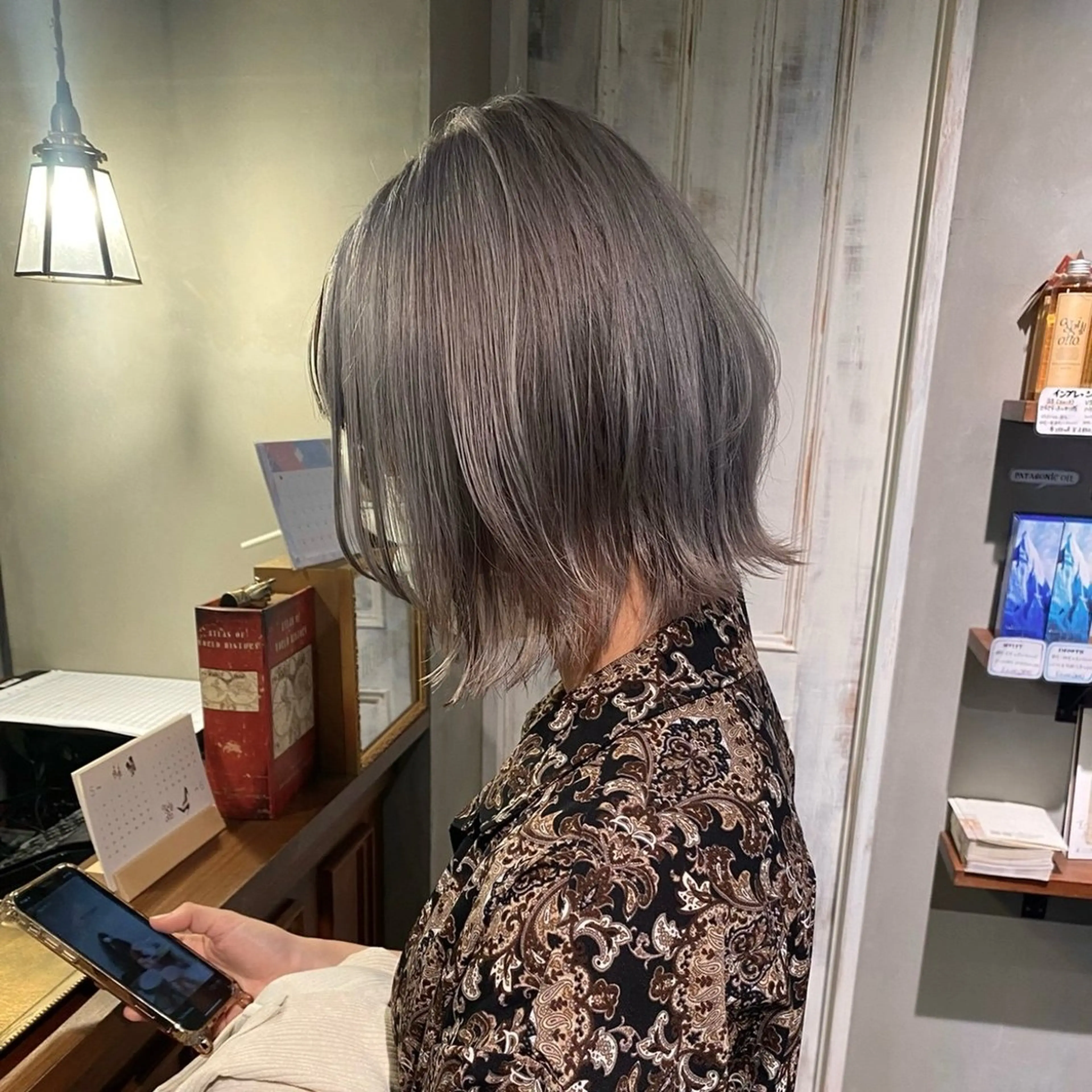 ショート ヘアカラー ブリーチ無しWカラー mana🎀🤍のヘアスタイル