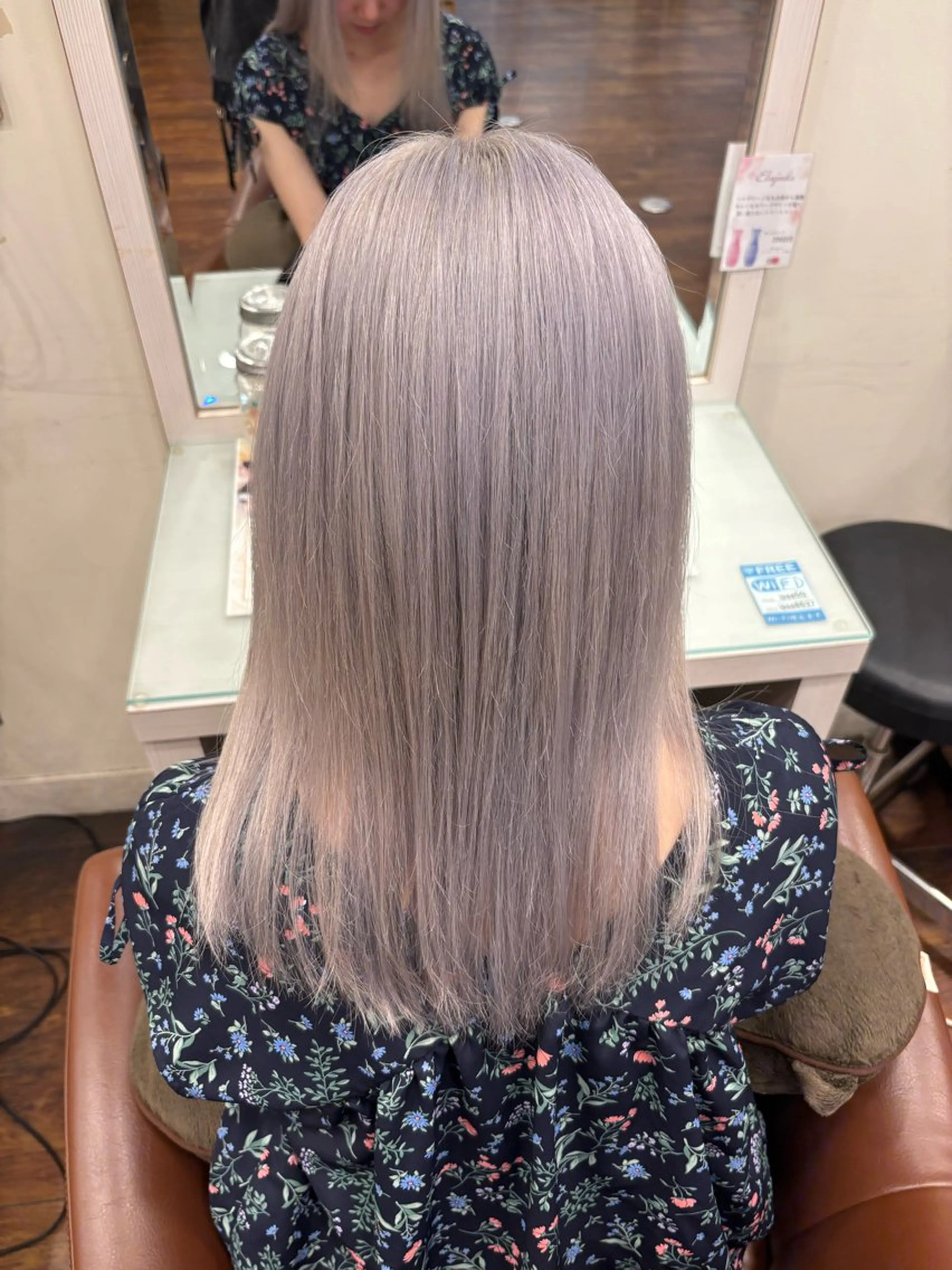 ロング カラー ラベンダーカラー シルバー ヘアカラー 井上 悠人のヘアスタイル