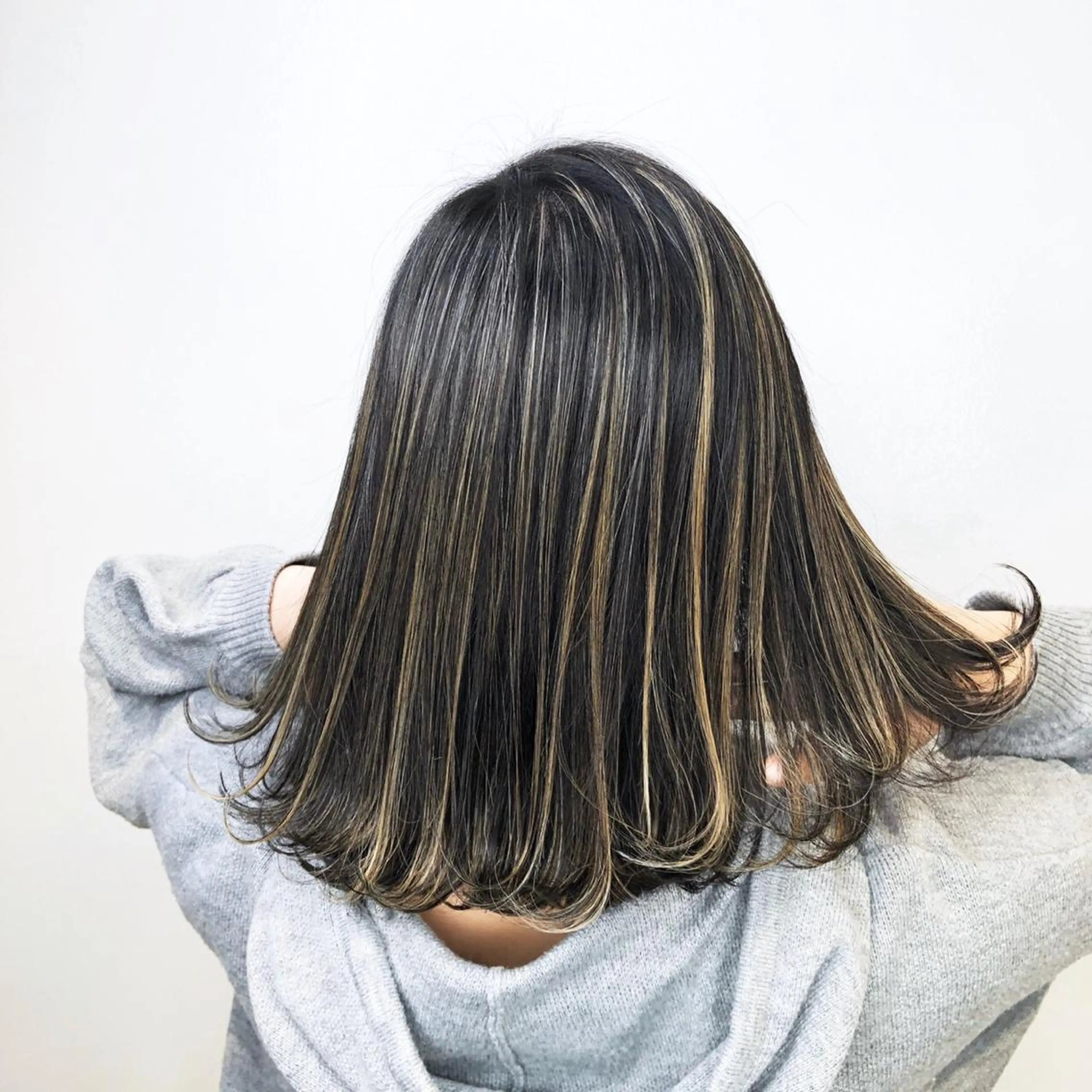ロング カラー パーマ ヘアアレンジ バレイヤージュ ベージュカラー 黒髪 ブリーチ ブルーカラー ⚠️激安ブリーチで 後悔してる方へ⚠️のヘアスタイル