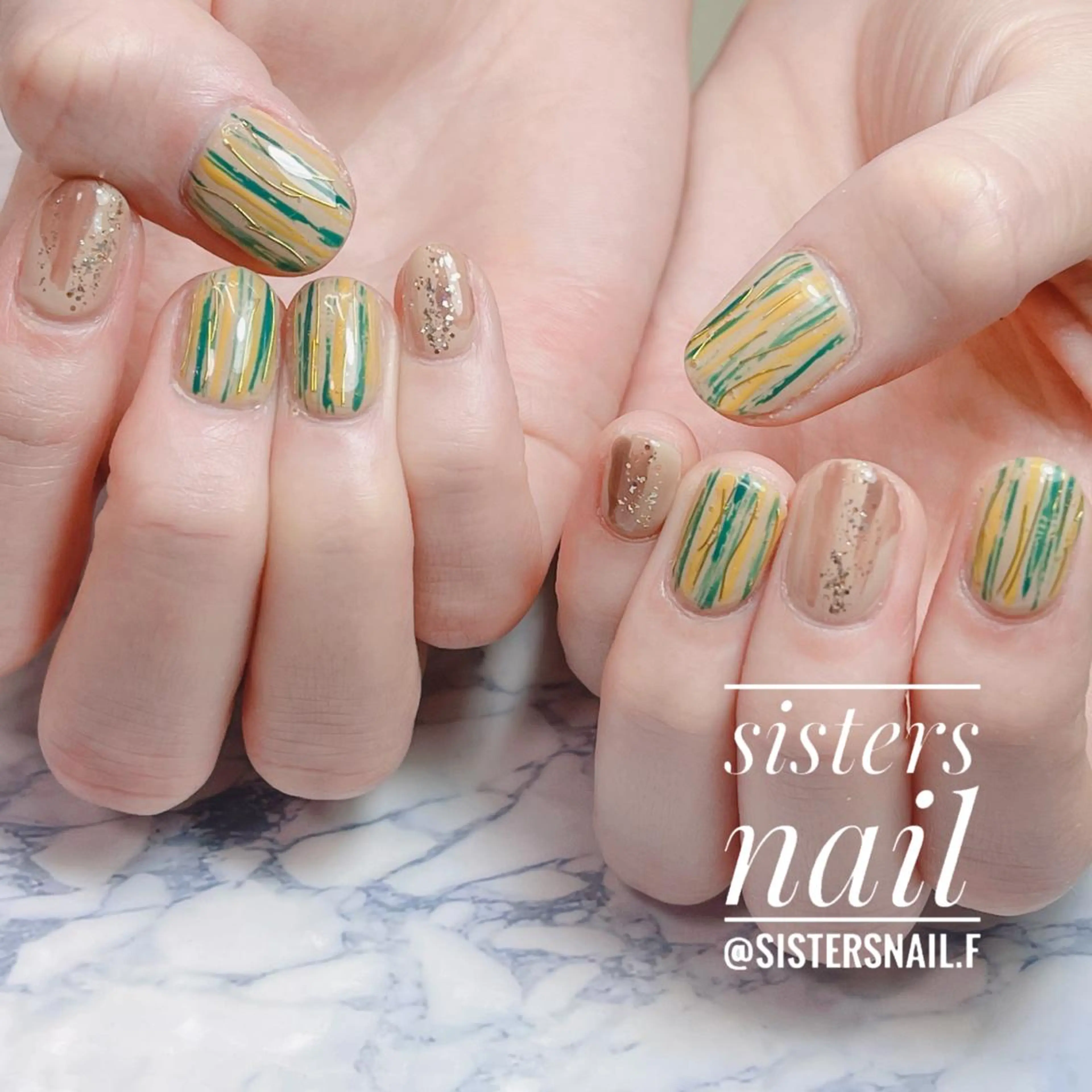 ネイル アートネイル グリーン ニュアンスネイル スカルプネイル ショートネイル sisters nail.fのネイルデザイン