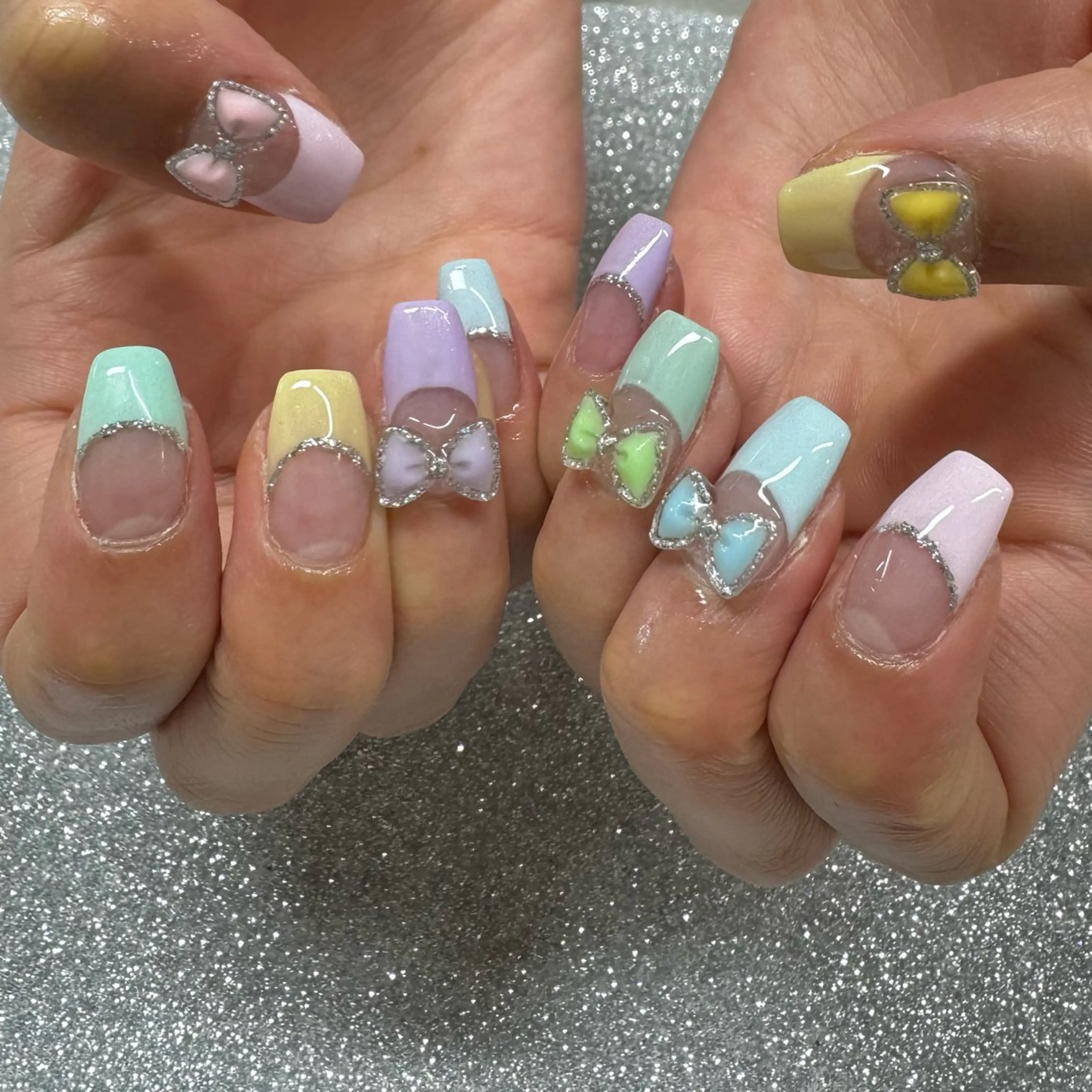 ネイル ハンドネイル VIERU 🌈🎀💖のネイルデザイン