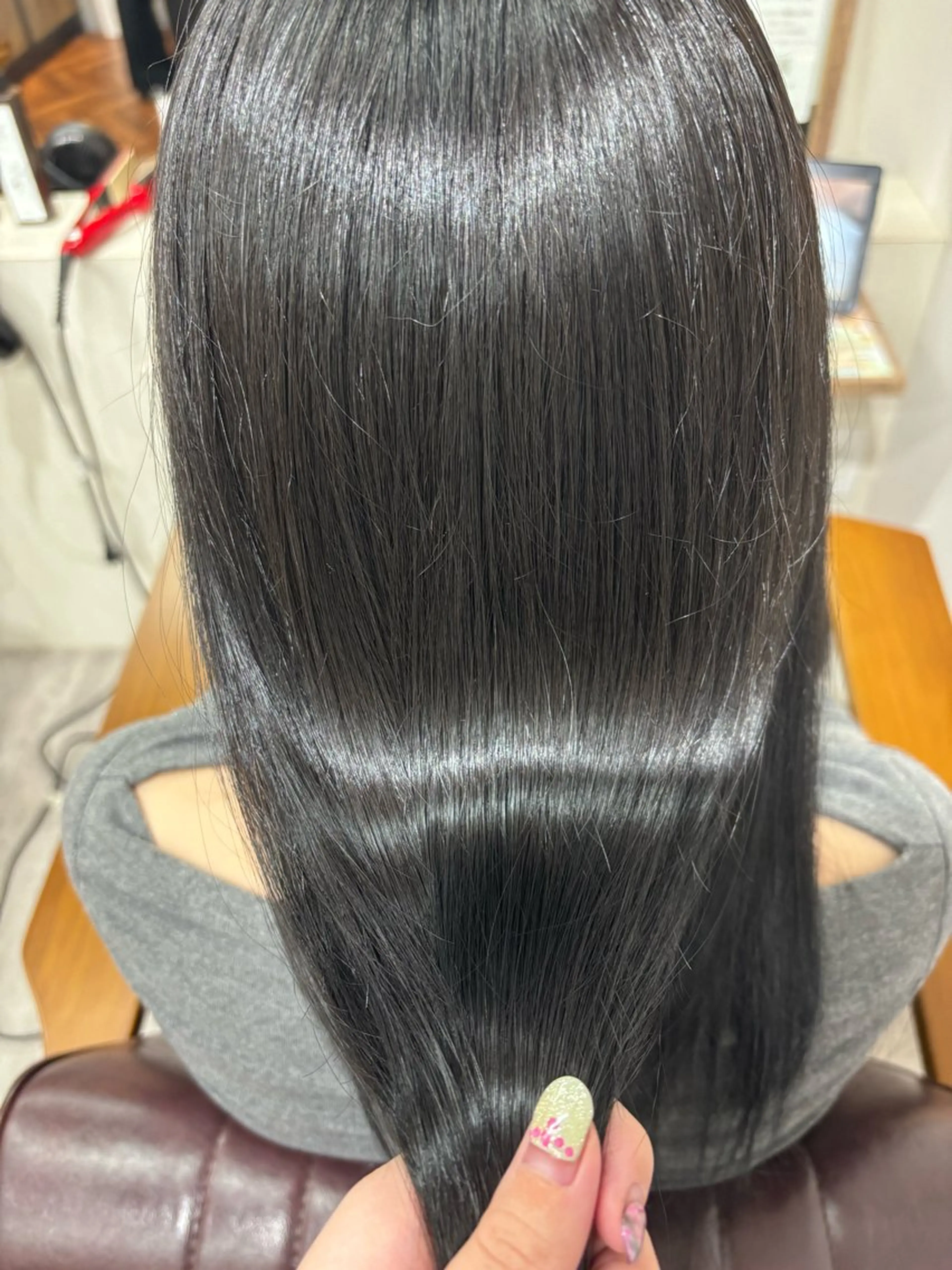 ロング カラー 黒髪 ブルーカラー ブルーブラック ヘアカラー トリートメント 高橋 心のヘアスタイル