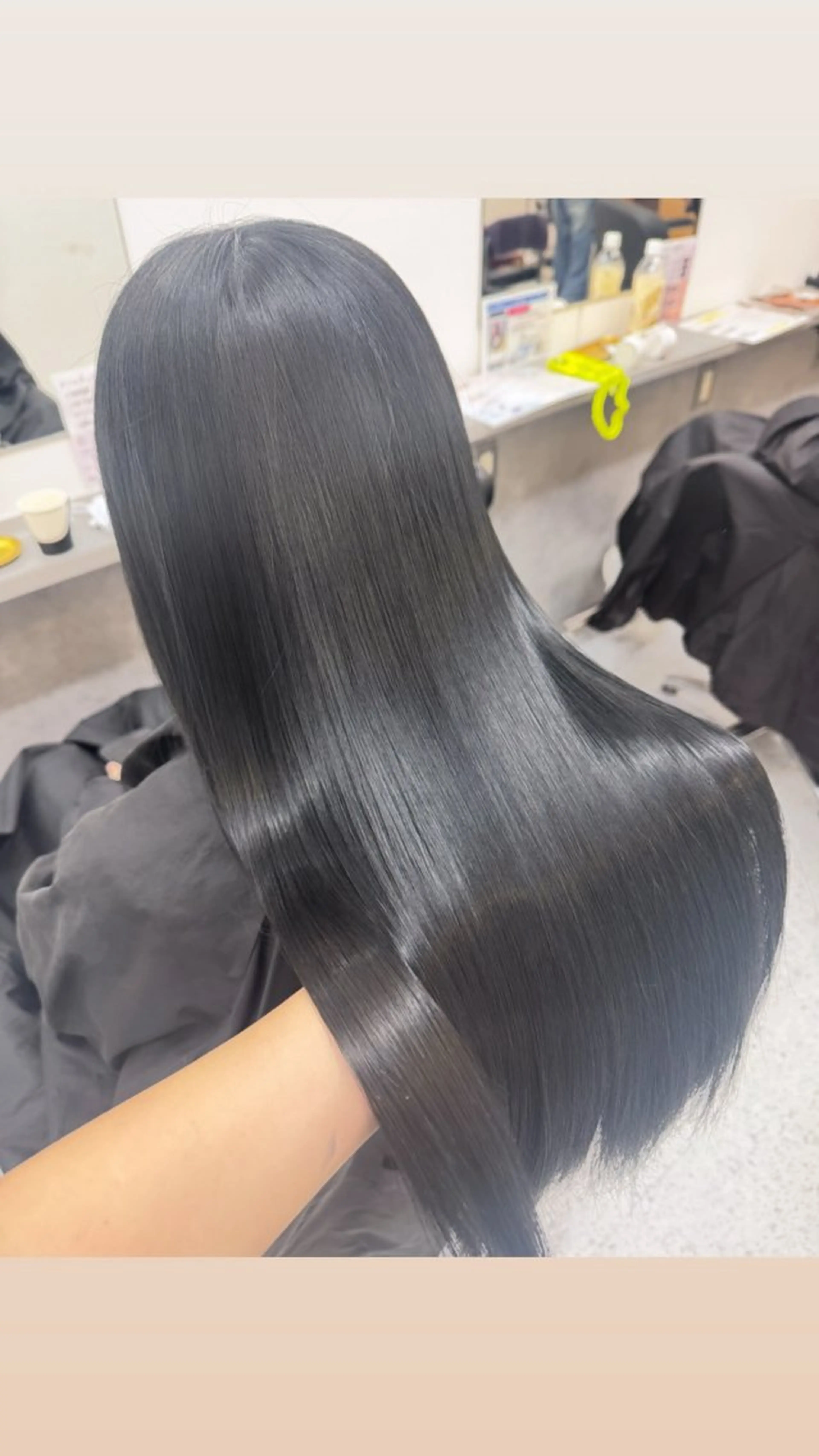 ロング ヘアカラー 宮本 亜依のヘアスタイル