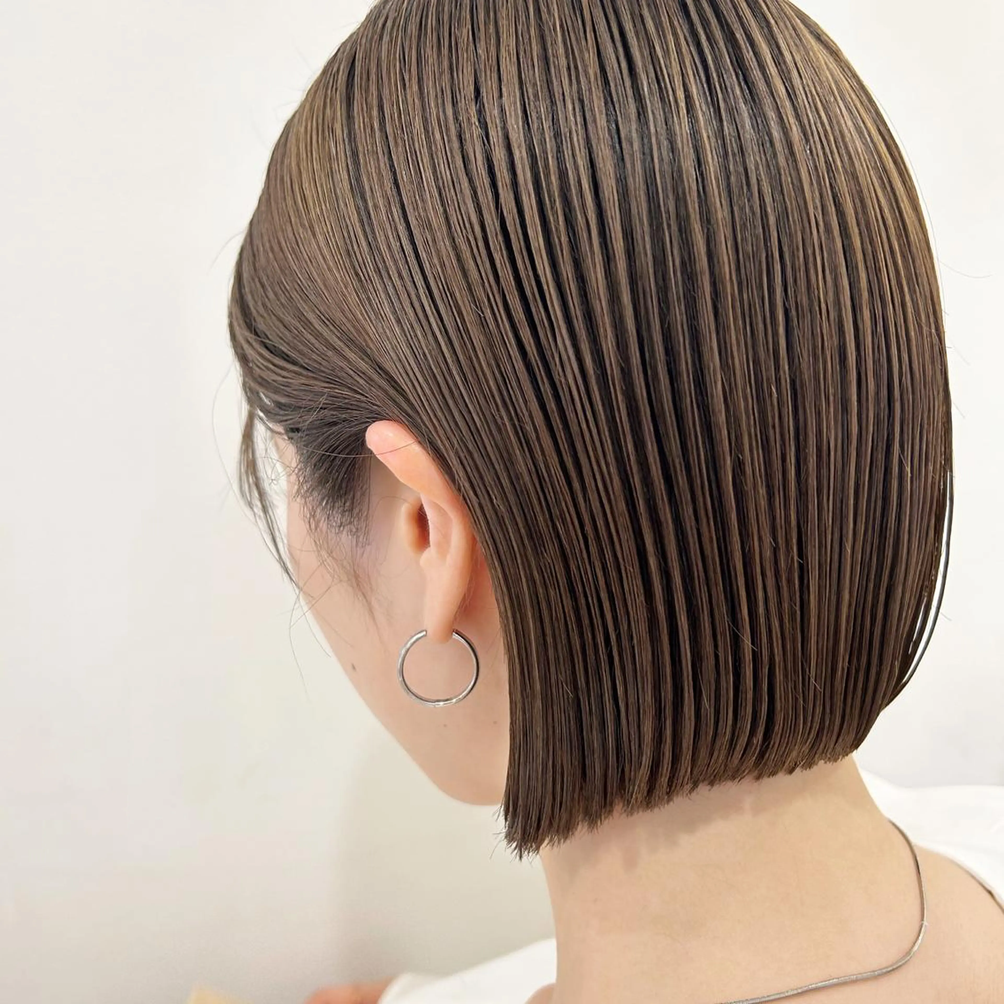 ショート カラー ぱつっとボブ/ 小野あかねのヘアスタイル