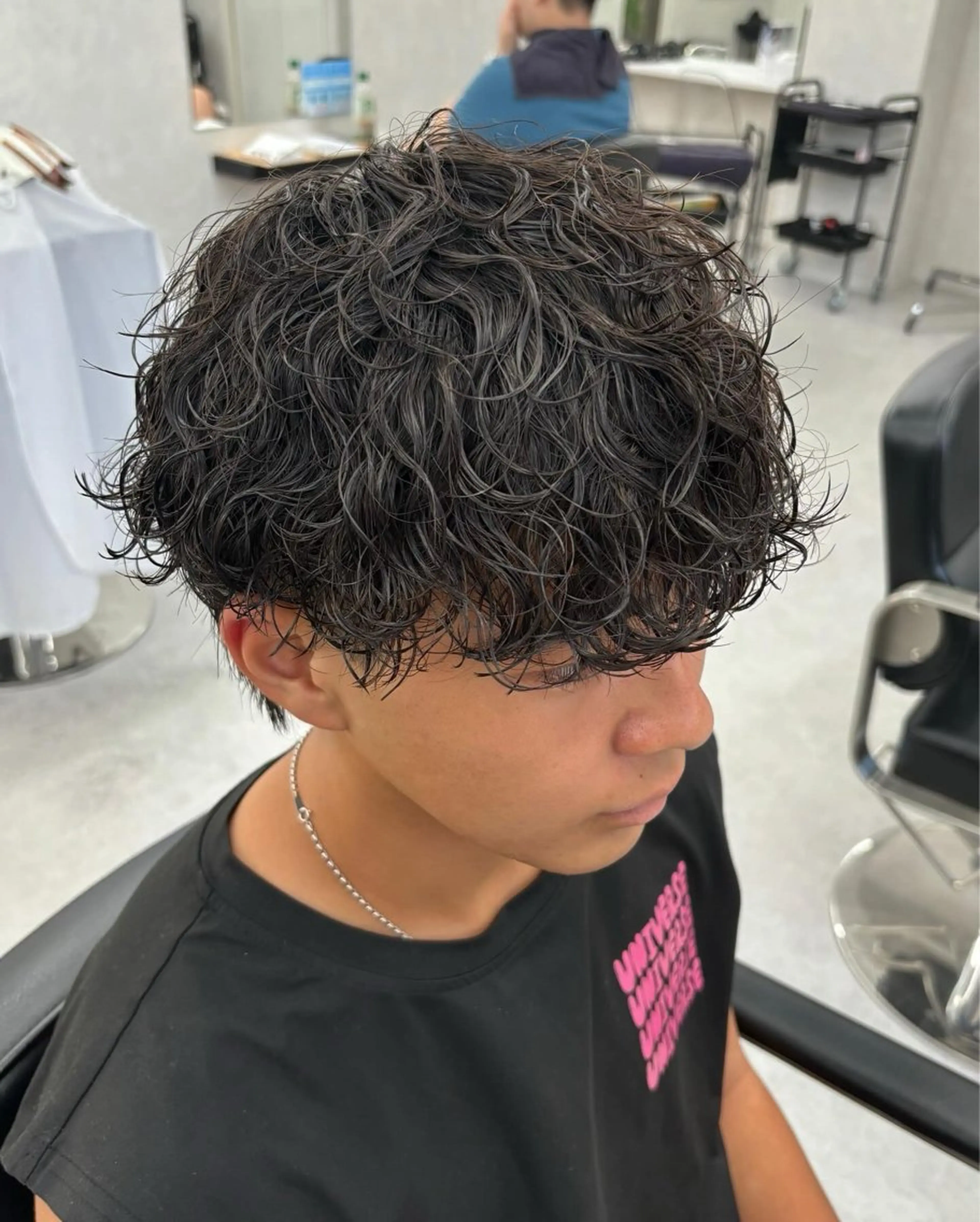 ショート パーマ メンズ マッシュ 波巻きパーマ 岩井 虎大郎のヘアスタイル
