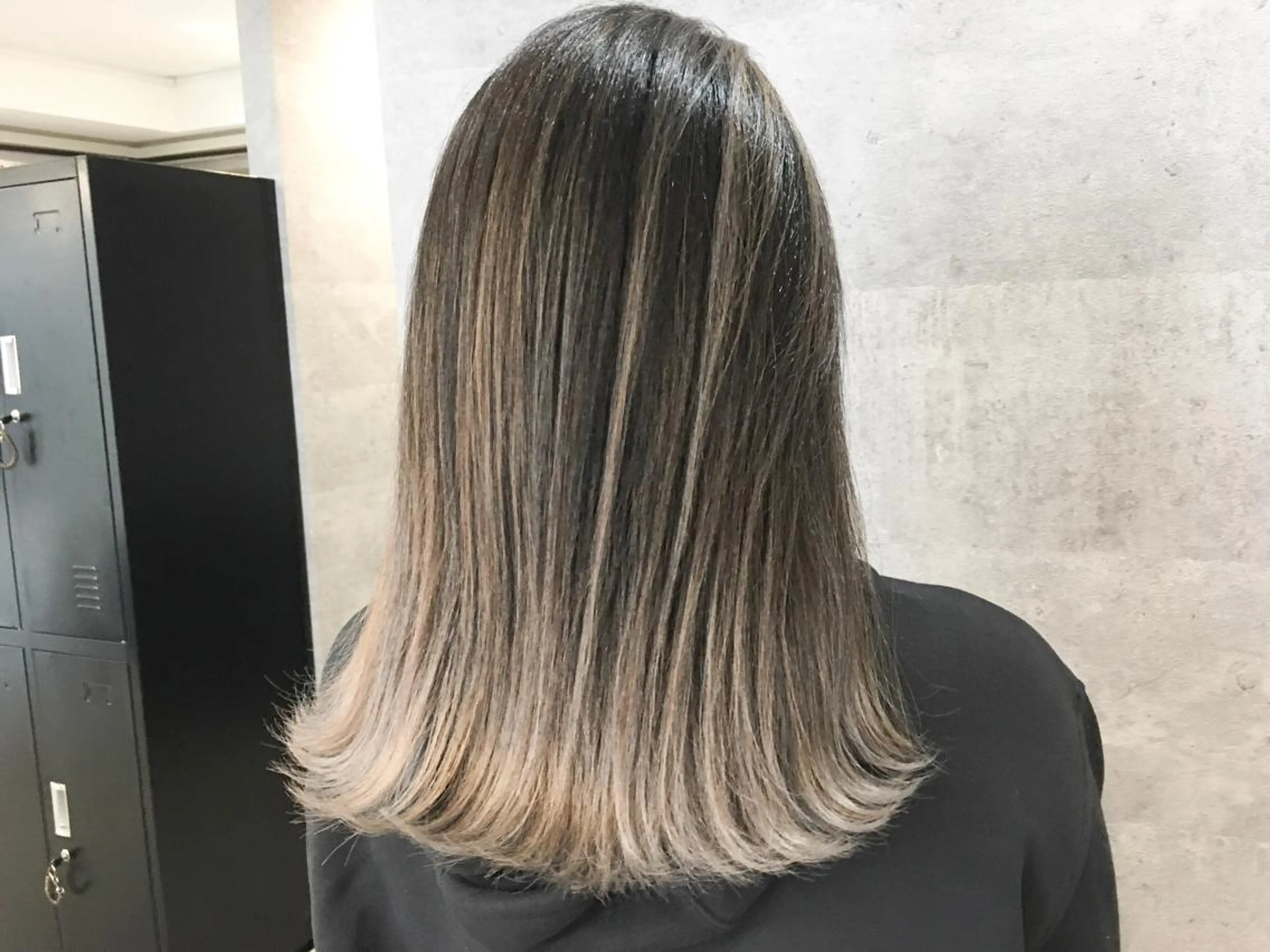 ミディアム カラー パーマ ヘアアレンジ ネイル マツエク・マツパ バレイヤージュ レイヤーカット トリートメント 井上 一平のヘアスタイル