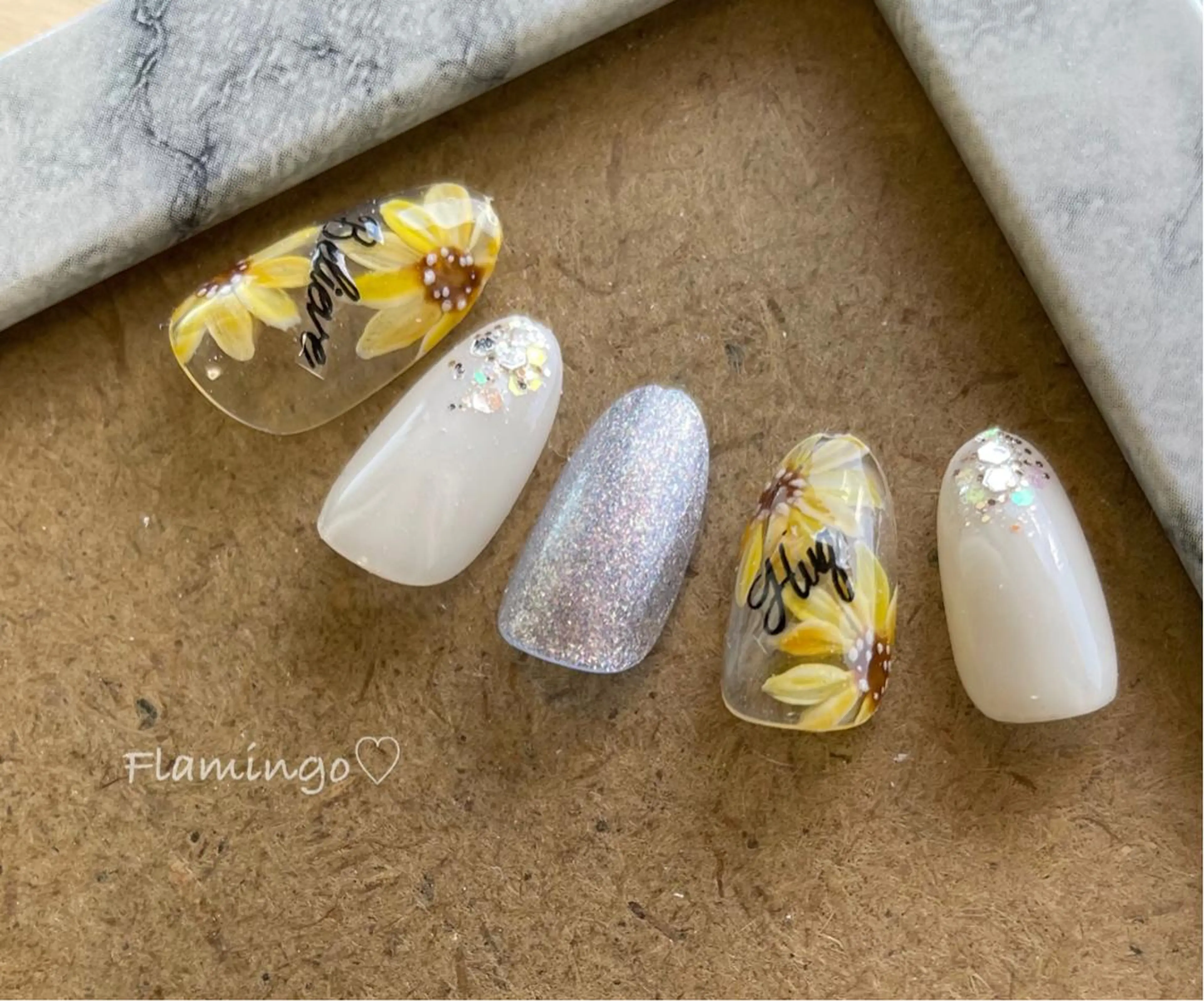 ネイル アートネイル ジェルネイル ラメ(グリッター) 夏ネイル シンプル／上品／爪育 ☺︎Flamingoのネイルデザイン