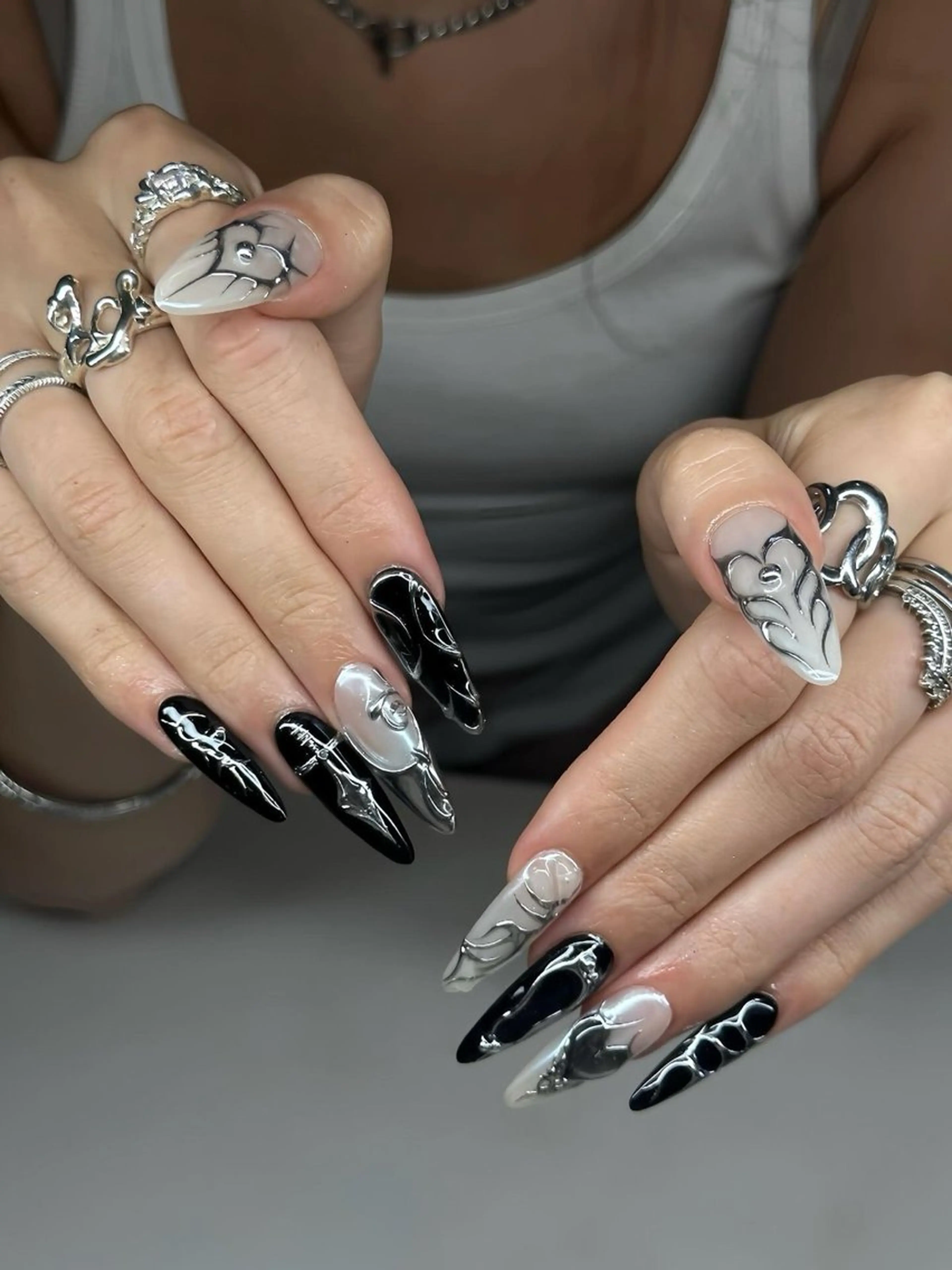 ネイル アートネイル ハロウィン キラキラネイル シンプルネイル ハンドネイル ハンドケア Panda chan Novaのネイルデザイン