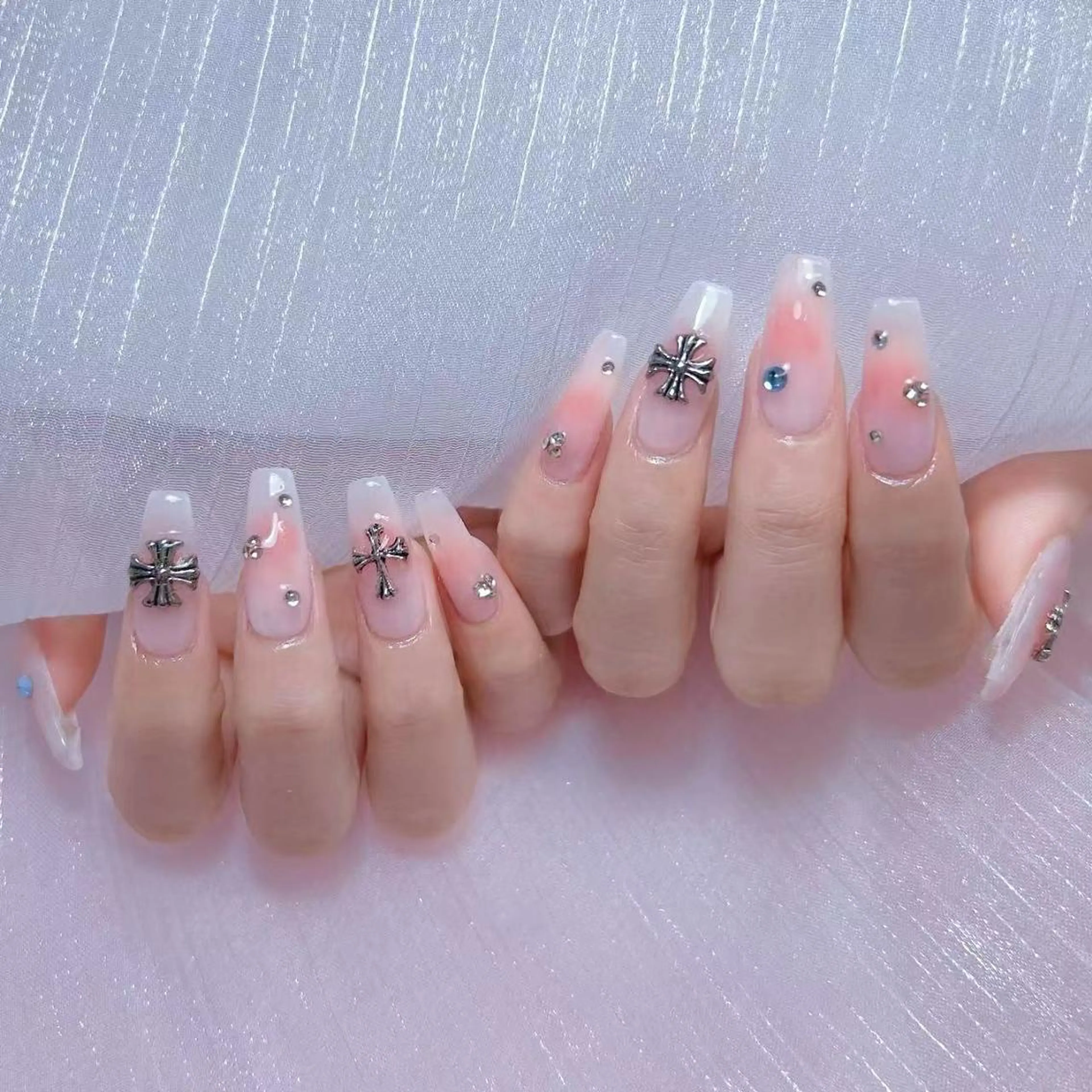 ネイル アートネイル オーロラネイル ガーリー キラキラネイル 韓国ネイル ハンドネイル Nail Monsterのネイルデザイン