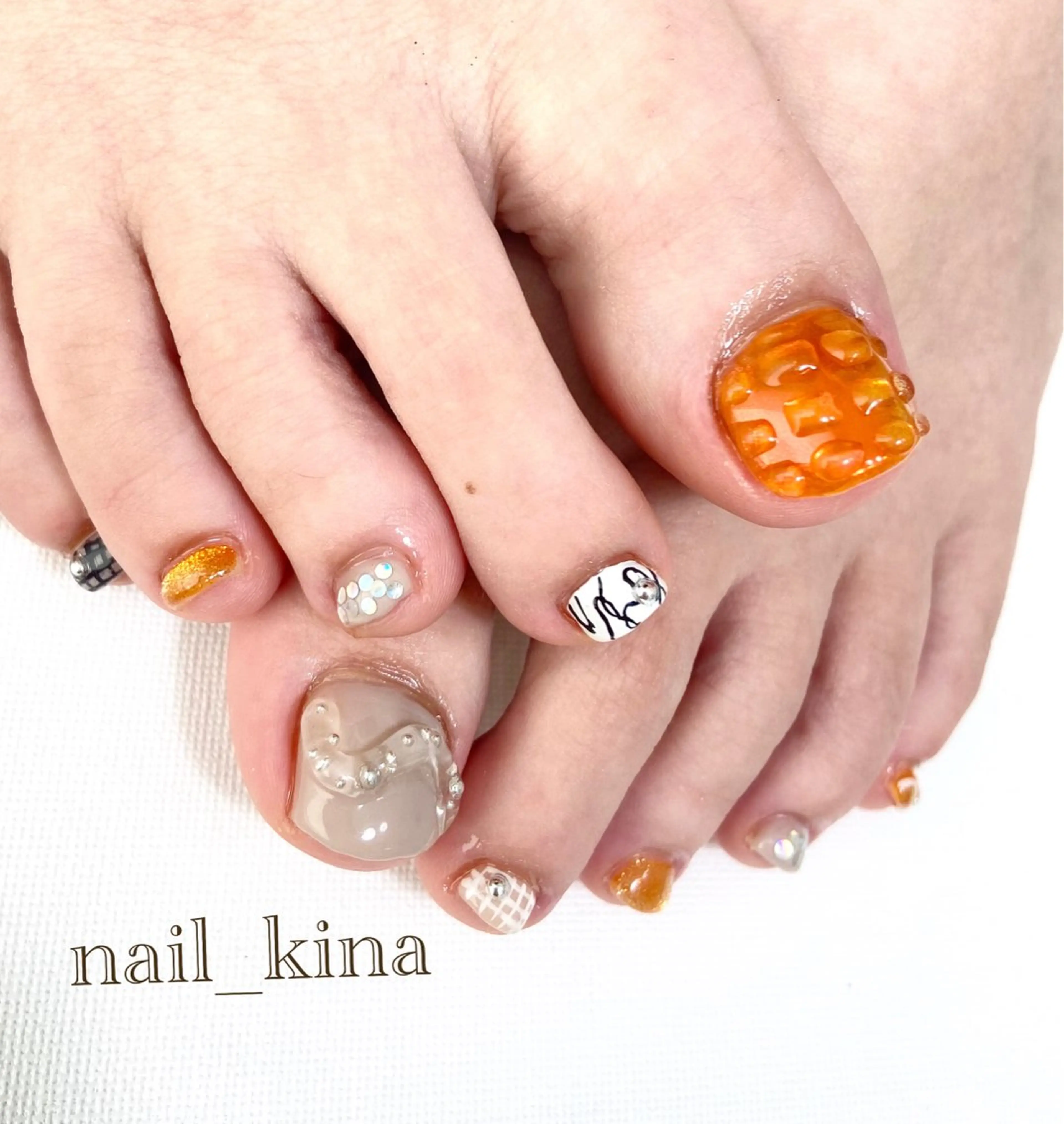 ネイル フットネイル 持ち込み ニュアンスネイル フットネイル nail_ kinaのネイルデザイン