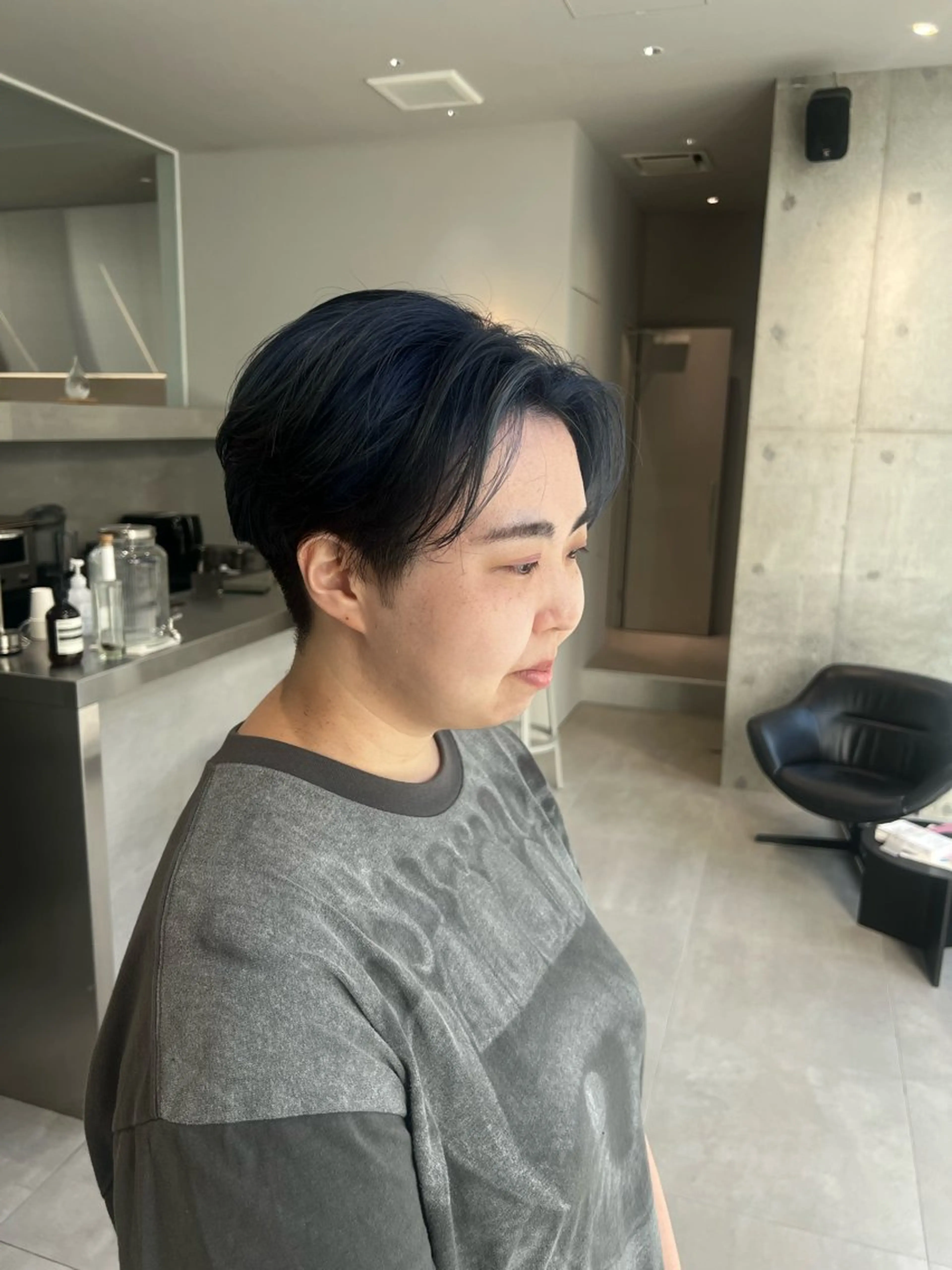 ショート カラー ハンサムショート 黒髪 ブルーカラー ショートヘア カット ヘアカラー トリートメント KENTO/ レイヤーカット/艶髪のヘアスタイル